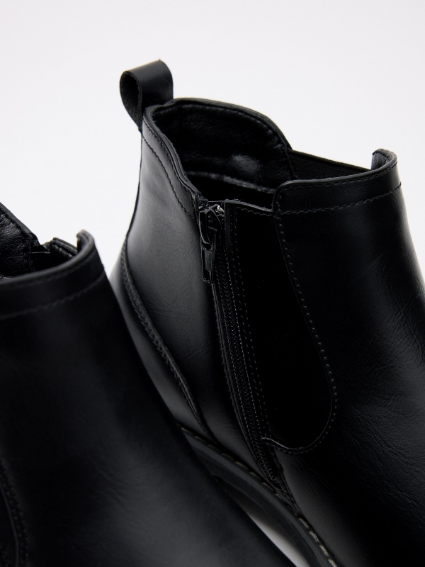Men's Chelsea Boots detail view Men's Chelsea Boots detail view