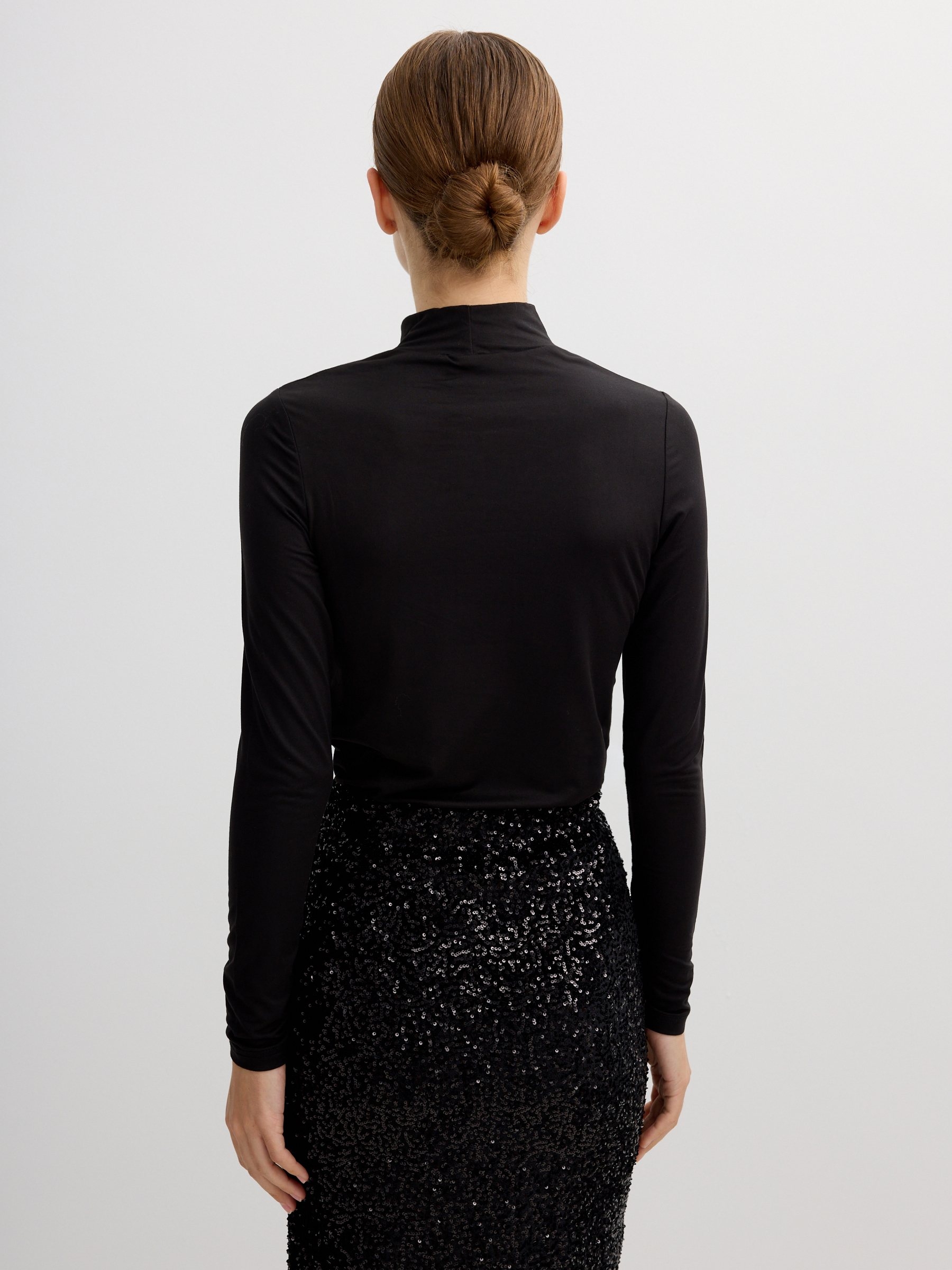 Graphic t-shirt with bow and perkins collar black middle front view