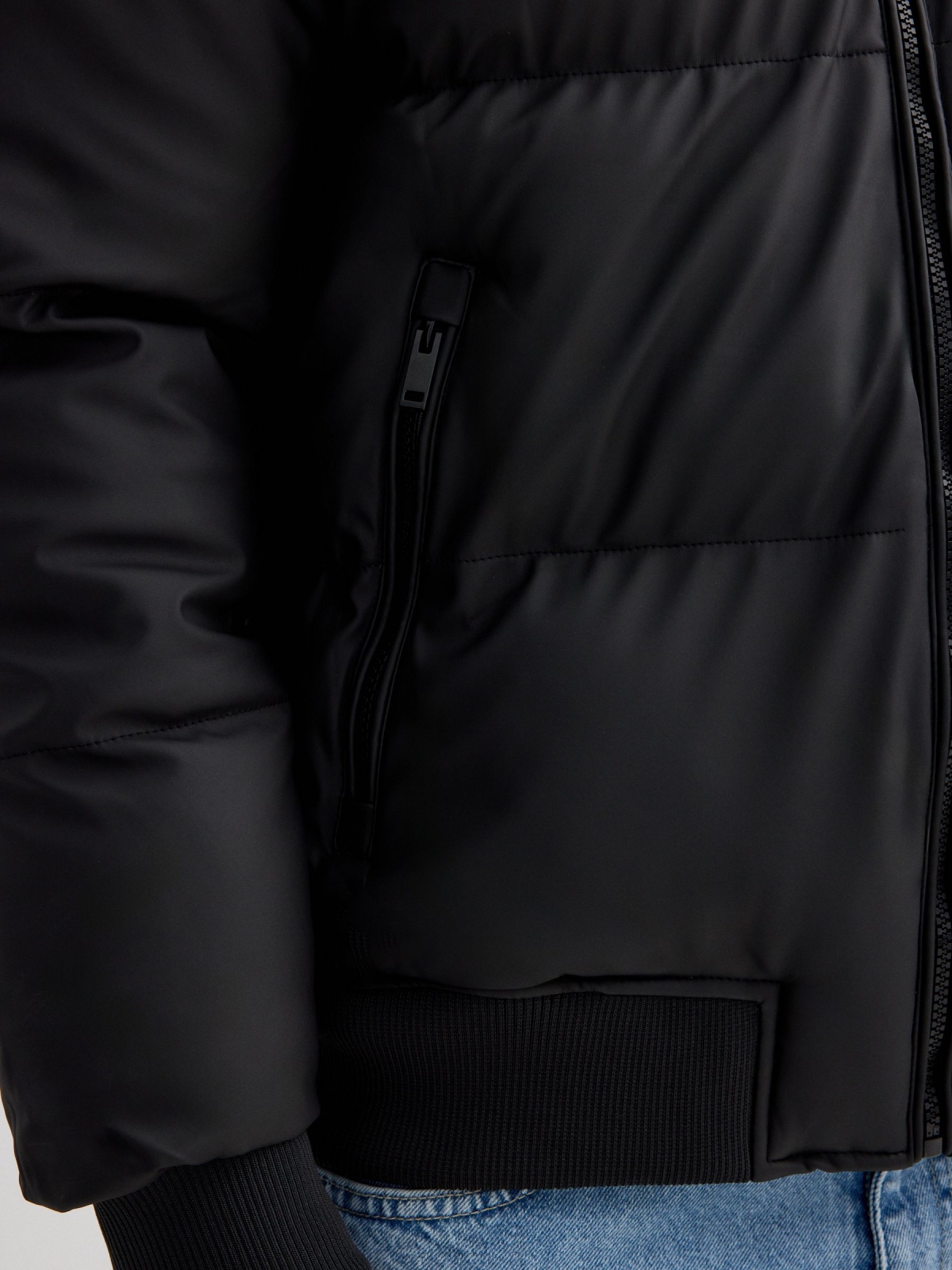 Casaco de nylon com fecho éclair preto vista detalhe