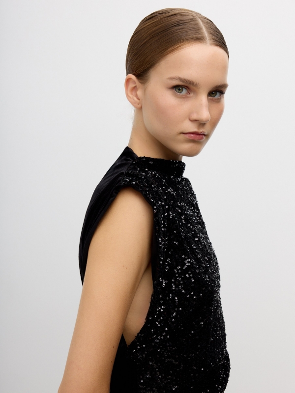 Vestido mini lantejoulas gola alta preto vista detalhe