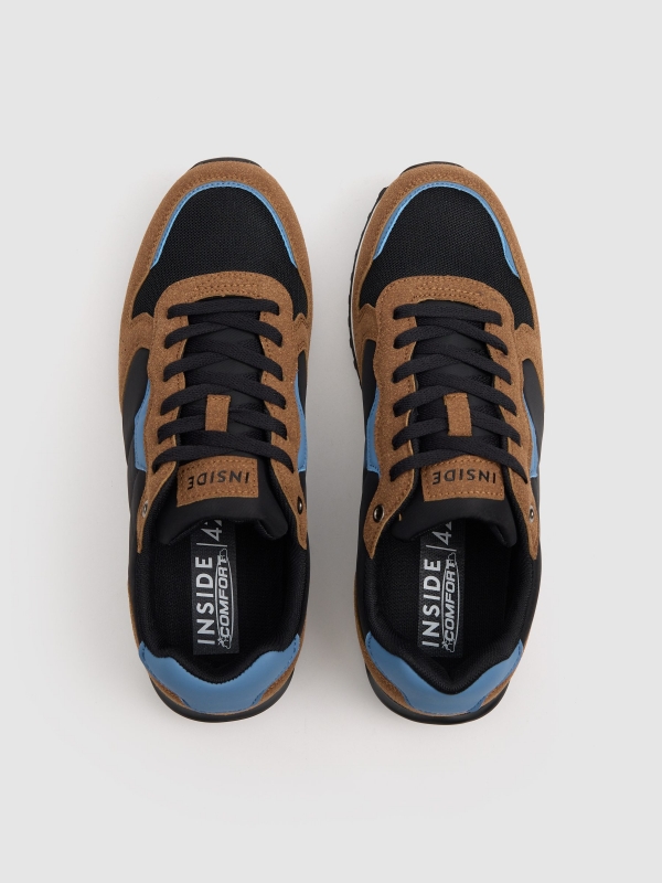 Deportiva running combinada negro vista cenital