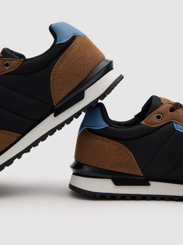 Deportiva running combinada negro vista detalle