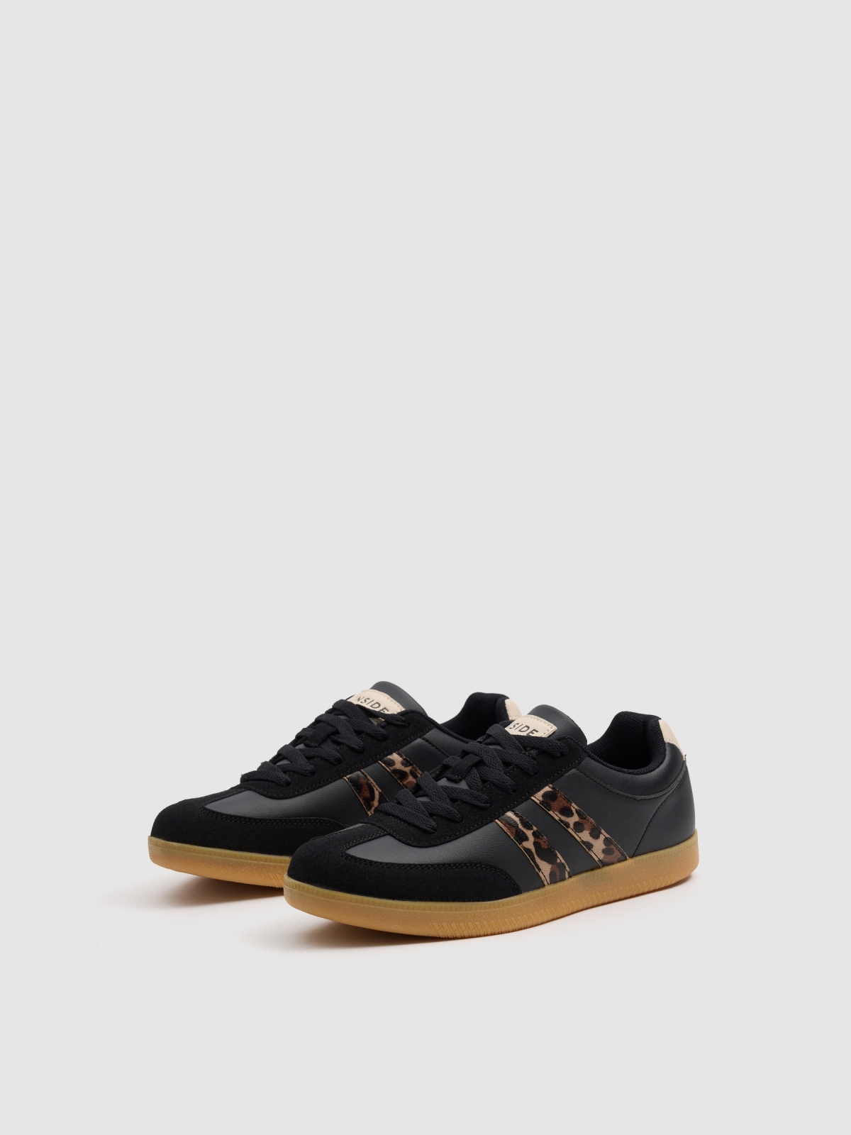 Zapatilla retro combinada animal print negro vista frontal 45º