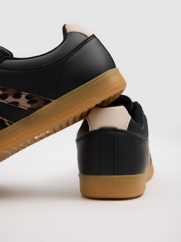 Sapatilha retro combinada animal print preto vista detalhe