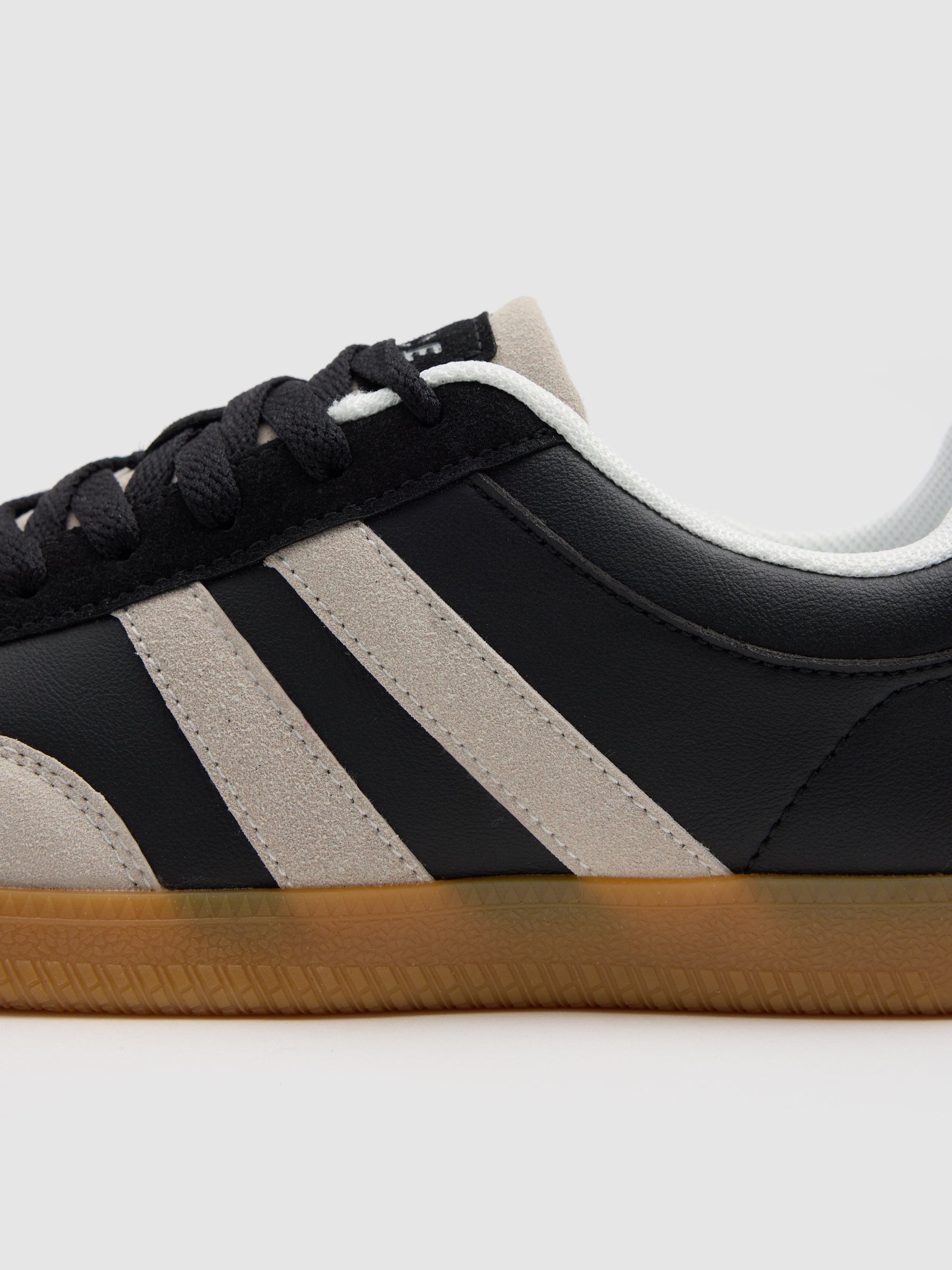 Zapatilla polipiel retro combinada