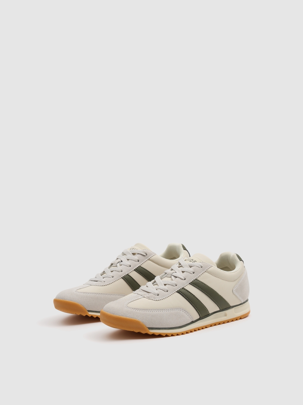 Zapatilla polipiel retro combinada arena vista frontal 45º