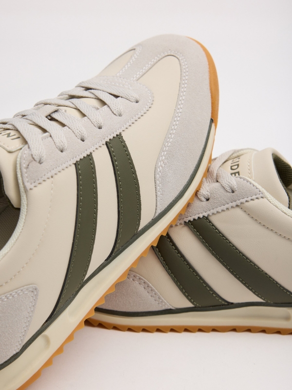 Zapatilla polipiel retro combinada arena vista detalle