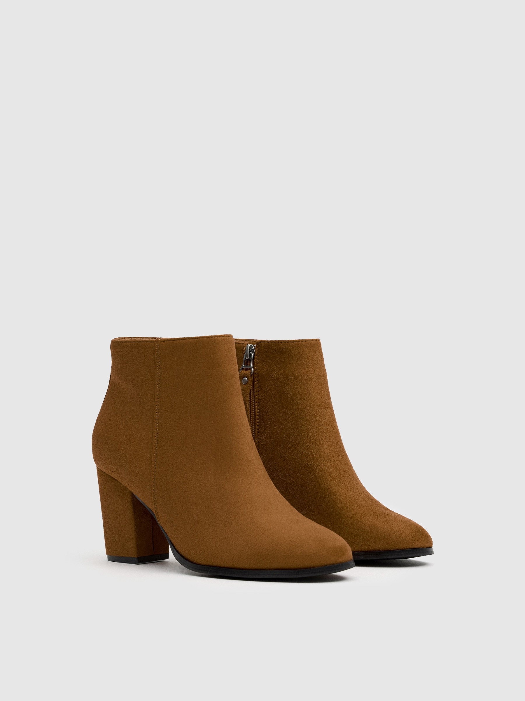 Basic wide heel ankle boots brown