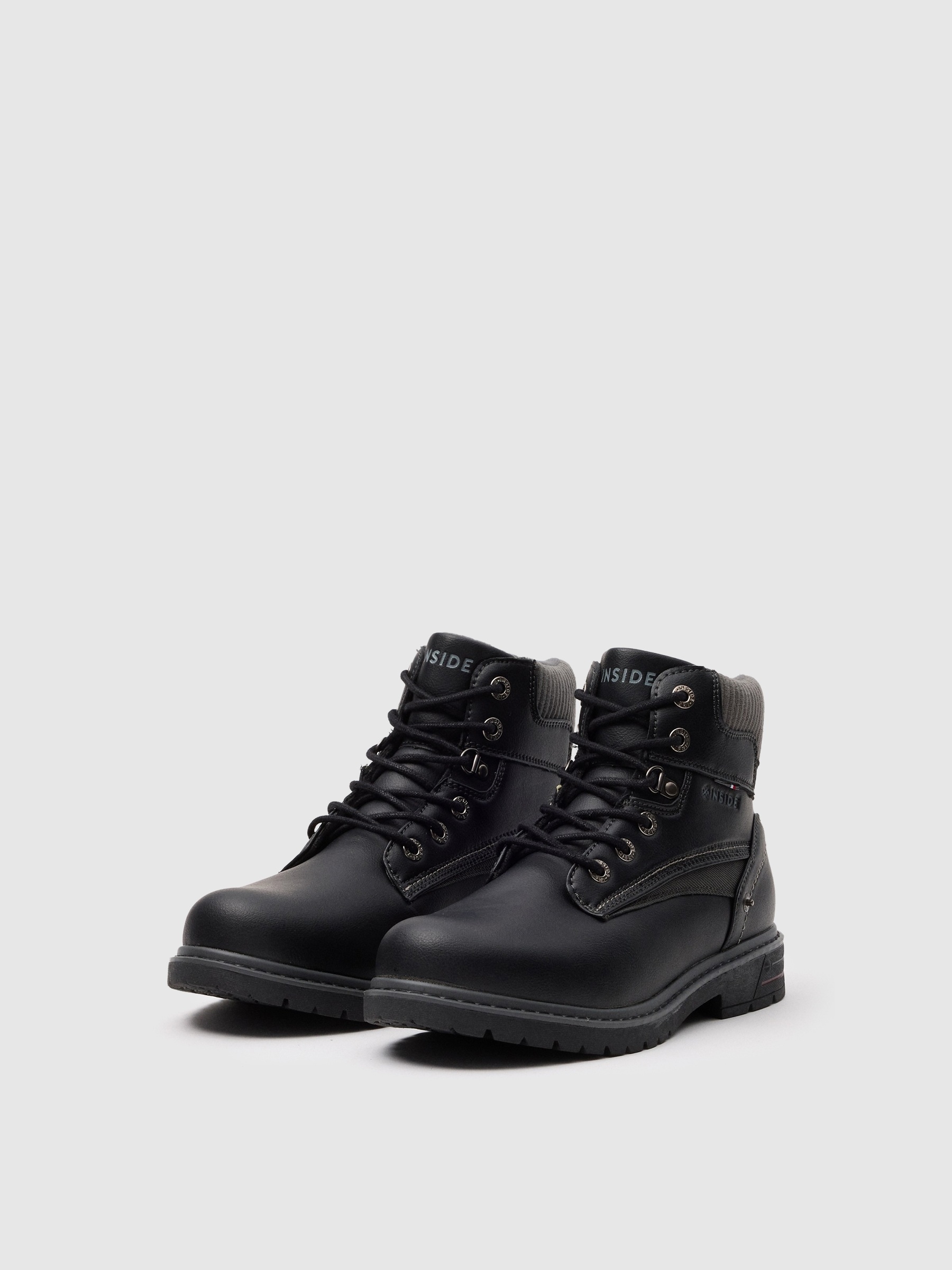 Bota montañera combinada