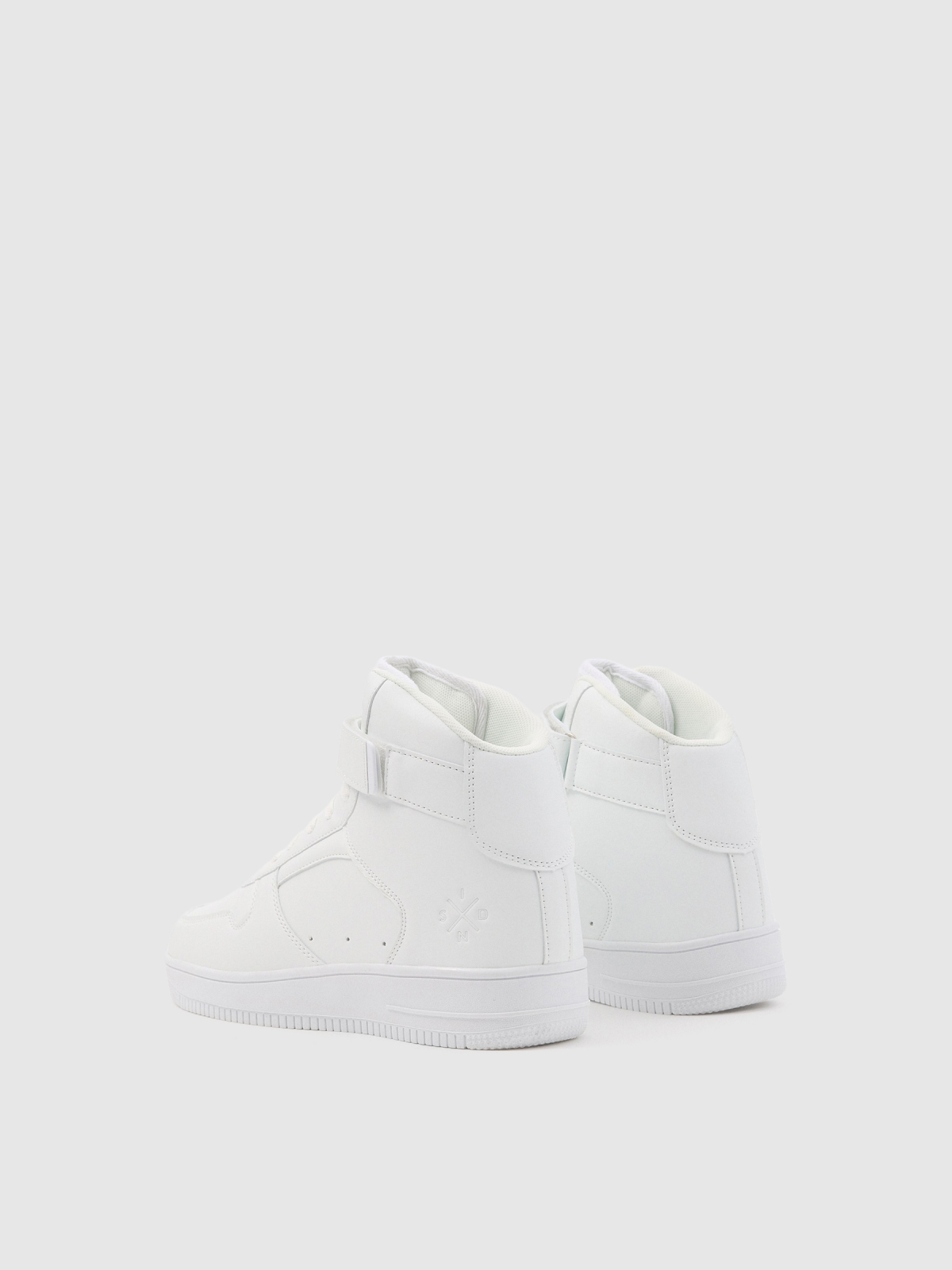 Basic sports boot white 45º back view