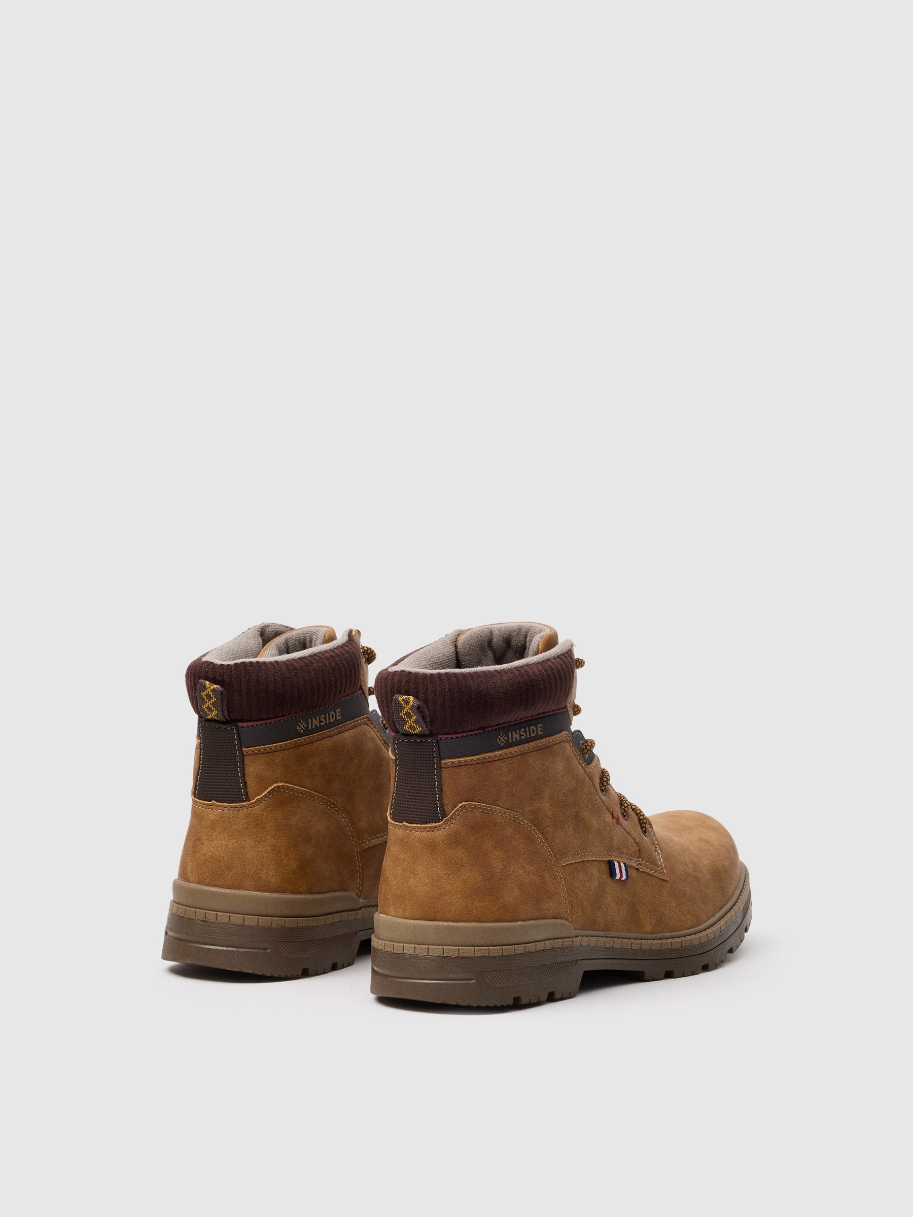 Bota montañera combinada