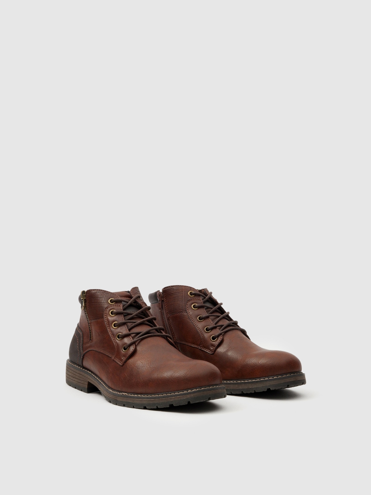 Boots with collar and zipper 45º front view Boots with collar and zipper 45º front view