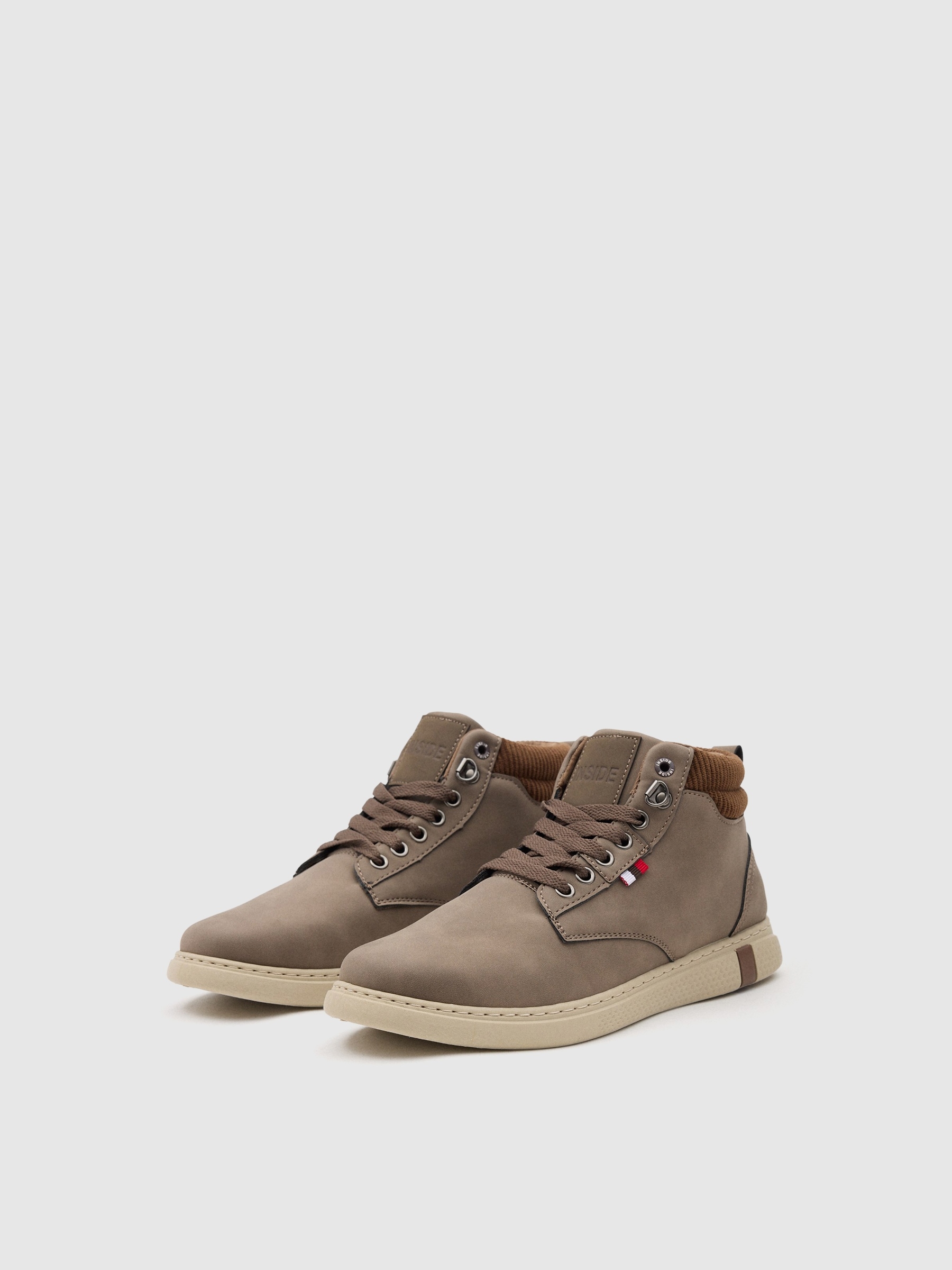 Collared boot shoe brown