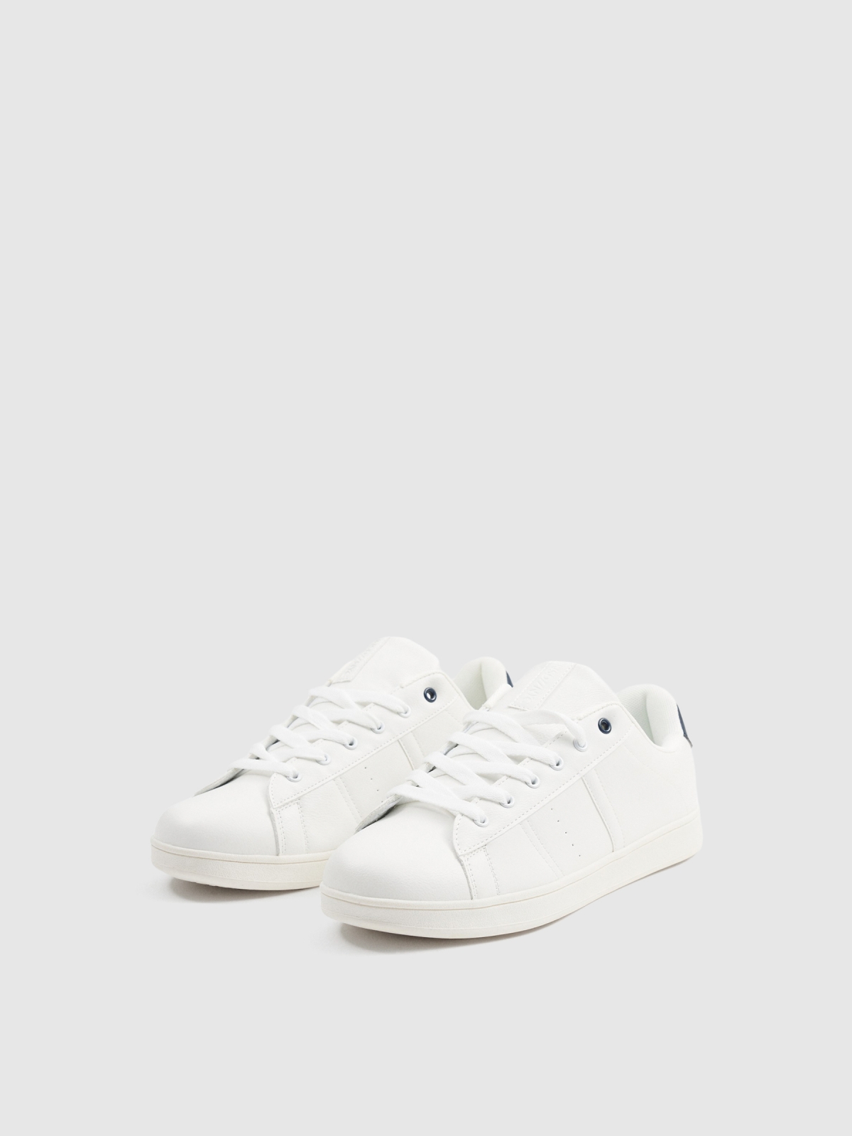 Classic casual sneaker white 45º front view Classic casual sneaker white 45º front view