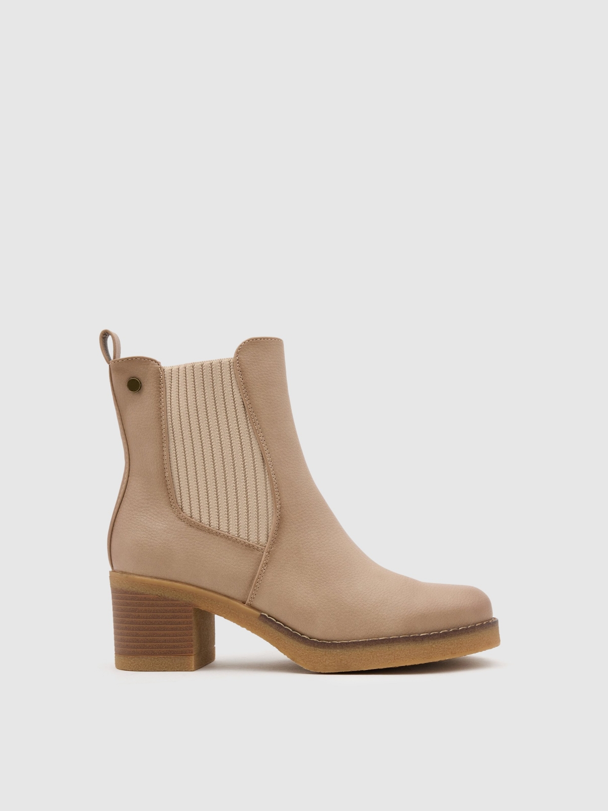 Botines media caña con punto beige