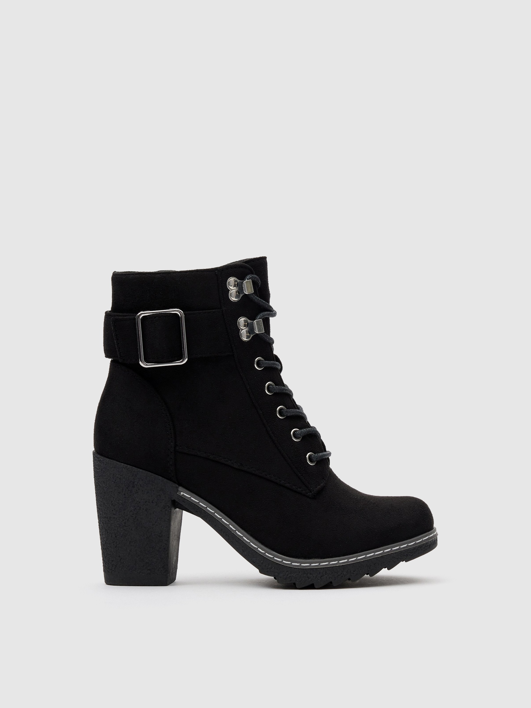 Ankle boots with heel and buckle black