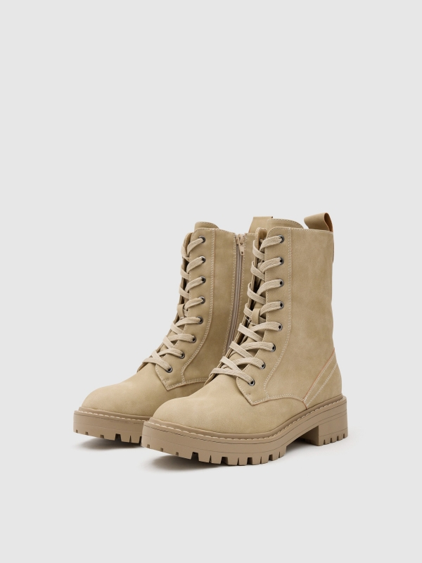 Botas media caña con plataforma beige vista frontal 45º