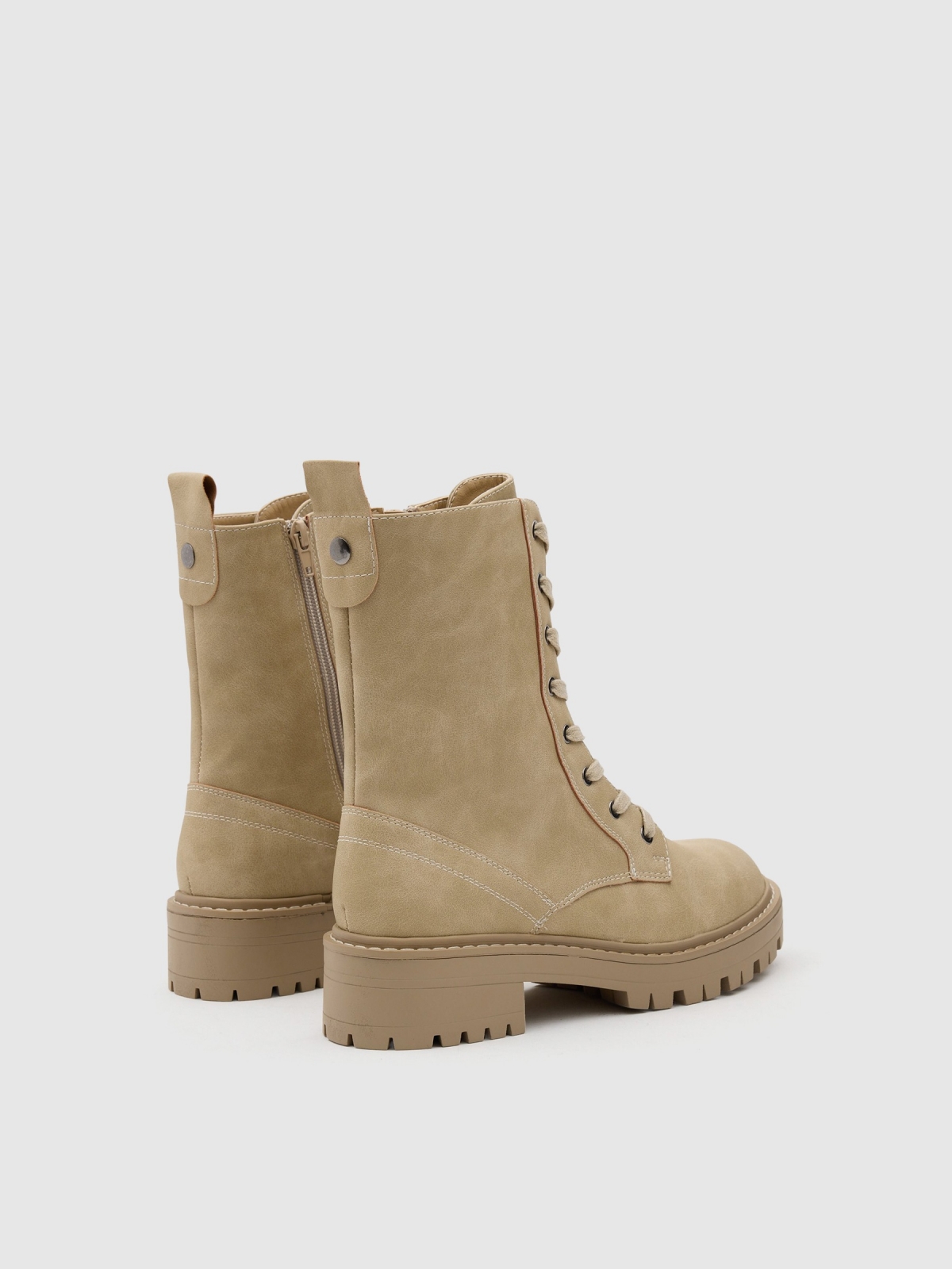 Botas de cano médio com plataforma bege vista traseira 45º