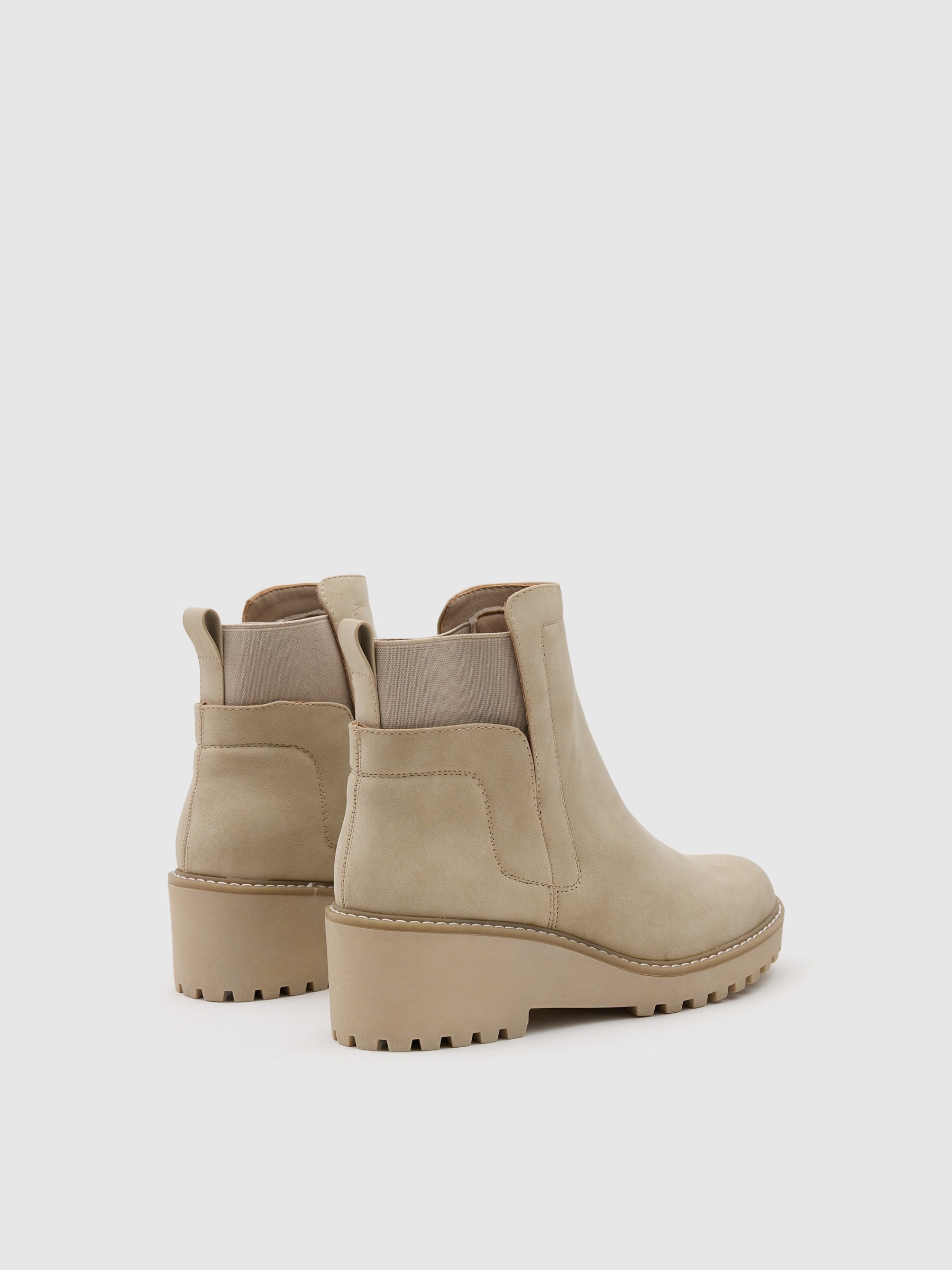 Wedge and elastic boots beige