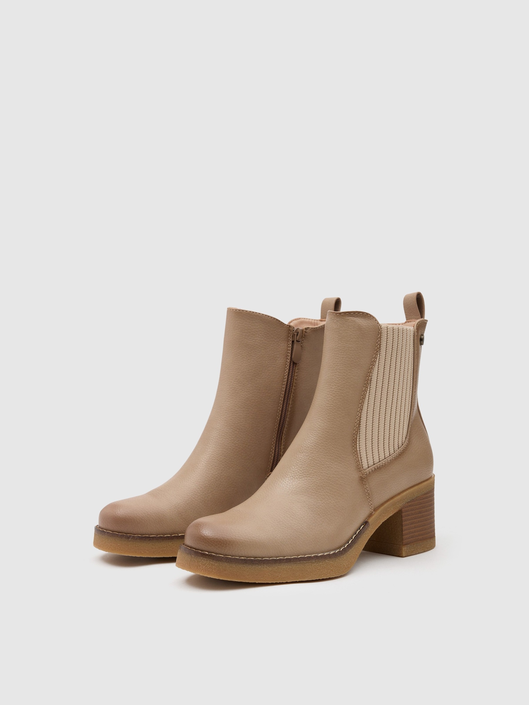 Knitted ankle boots beige