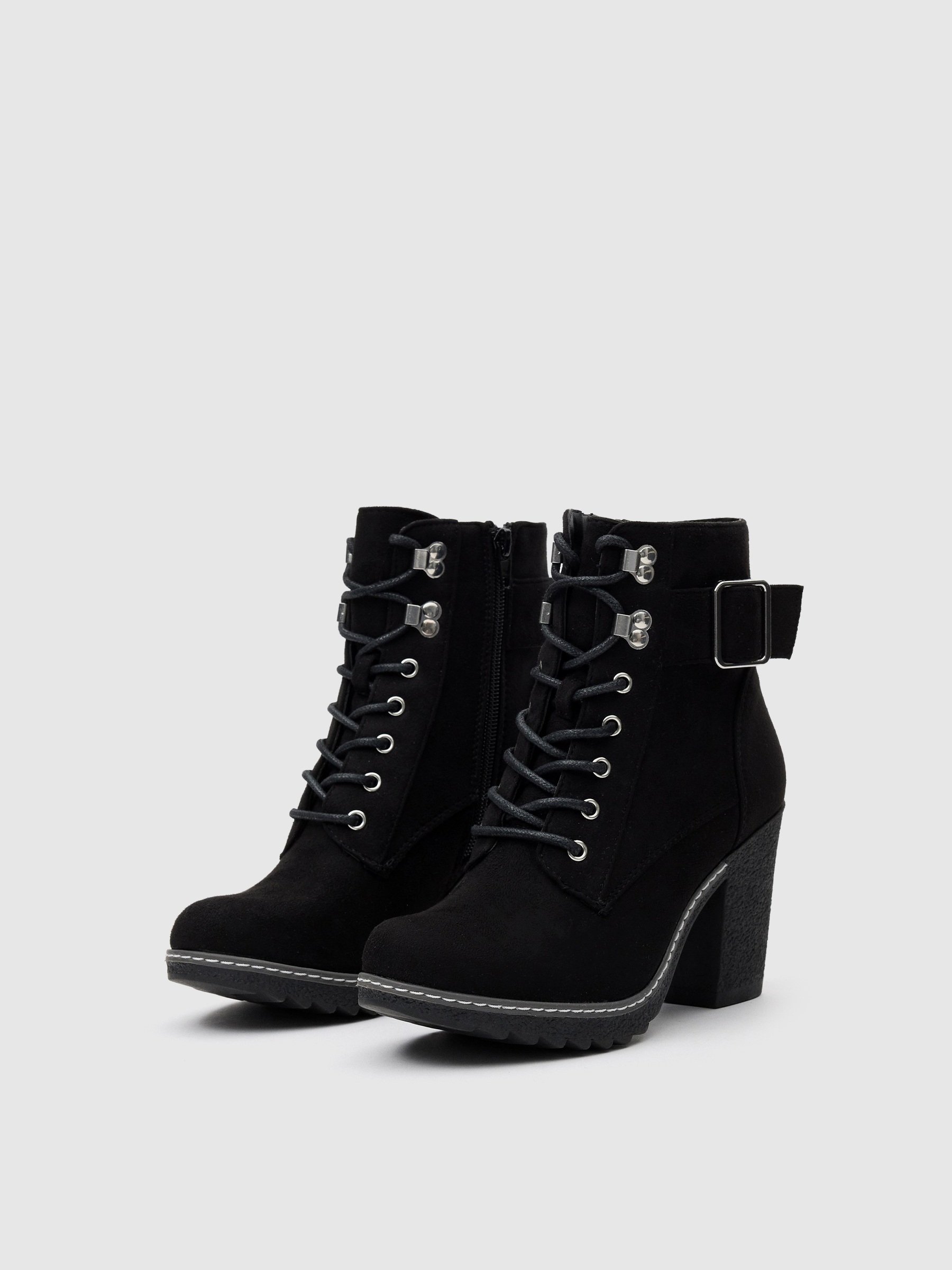 Ankle boots with heel and buckle black