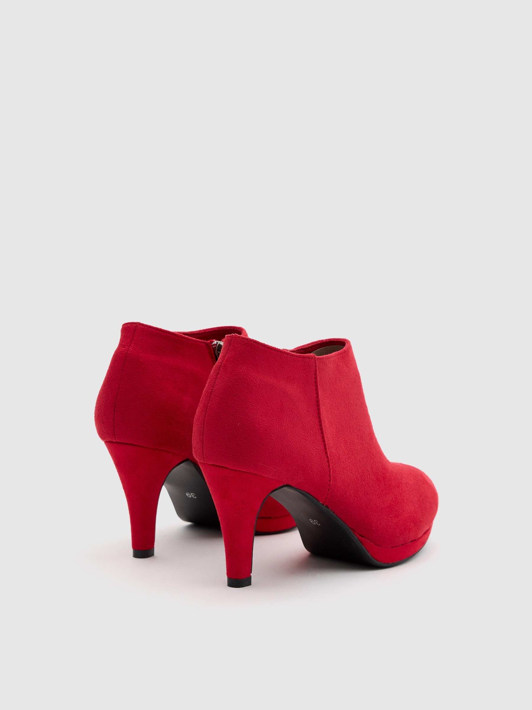 Sapatos de salto alto de camurça vermelha vermelho