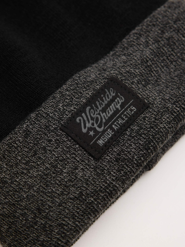 Gorro básico preto e cinza virado cinza vista frontal