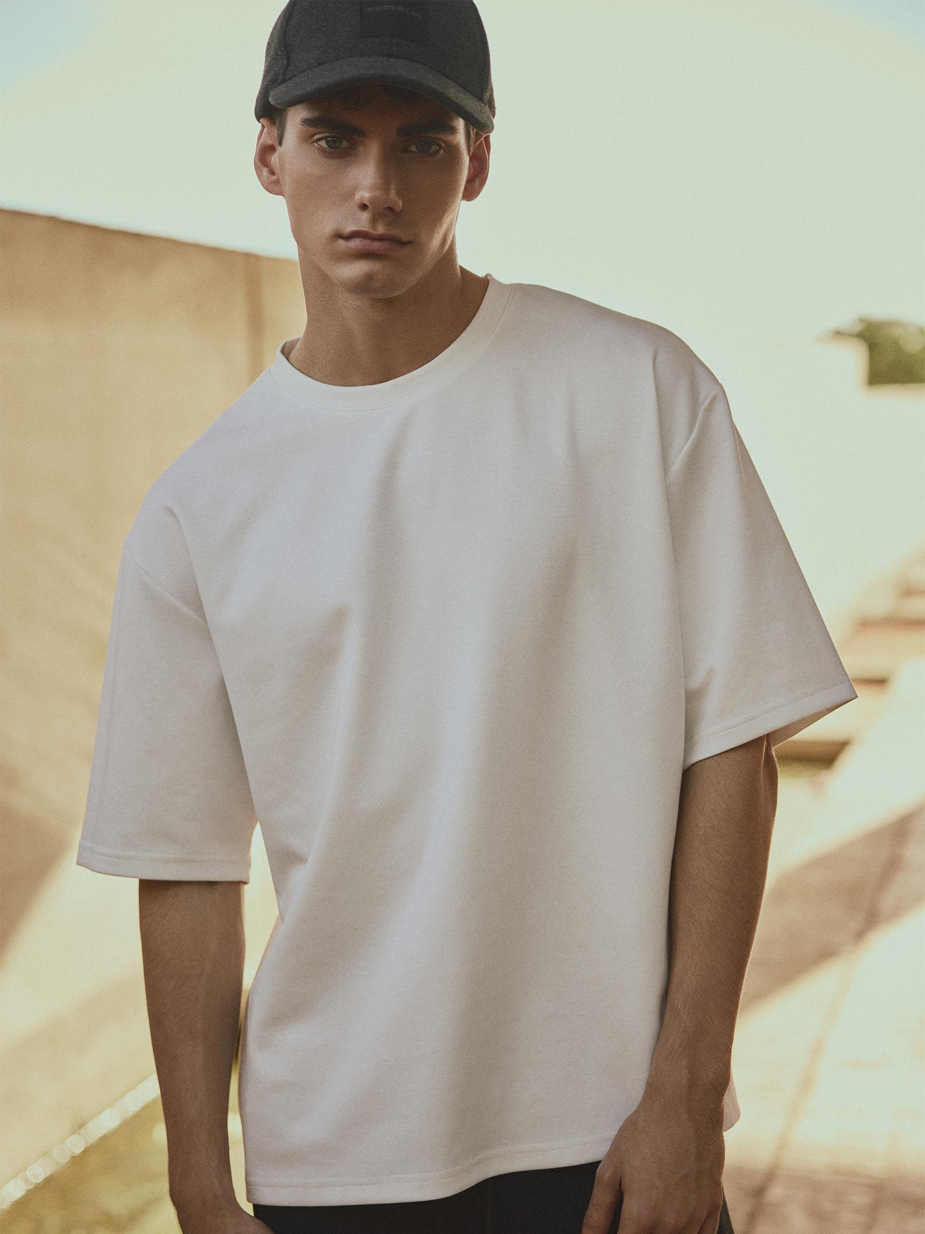 Camiseta oversize lisa crudo vista media frontal