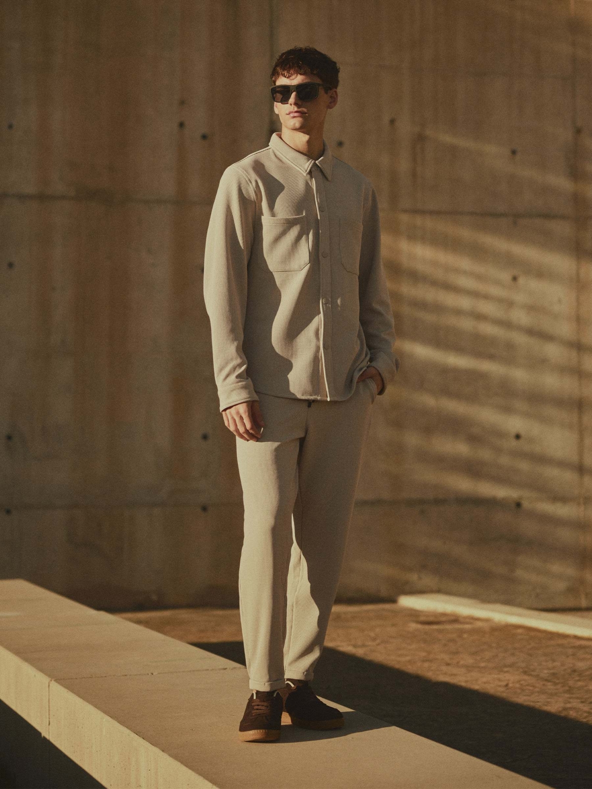 %New% Jogger deportivo felpa beige crudo