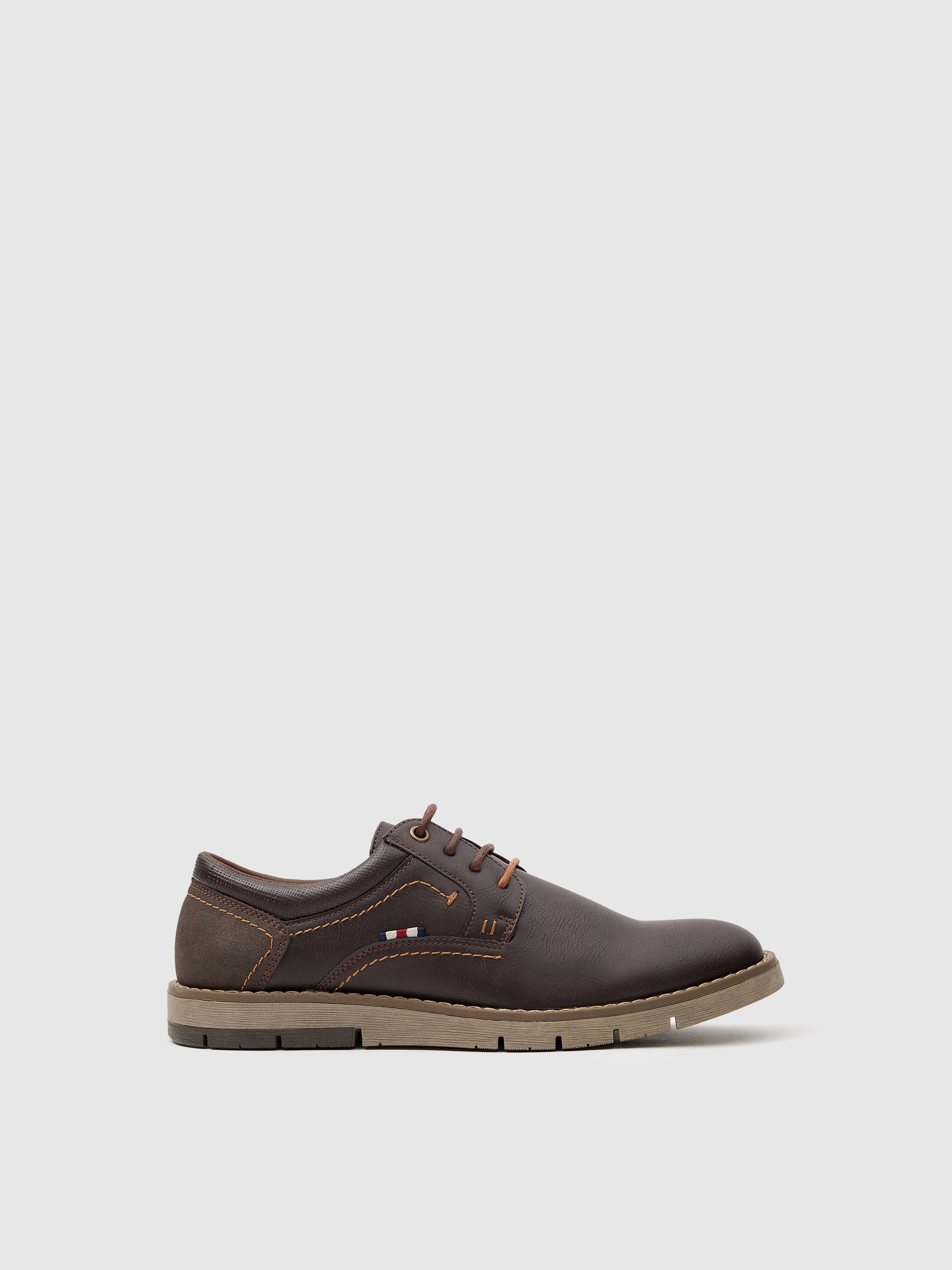 Classic leatherette shoe with laces brown