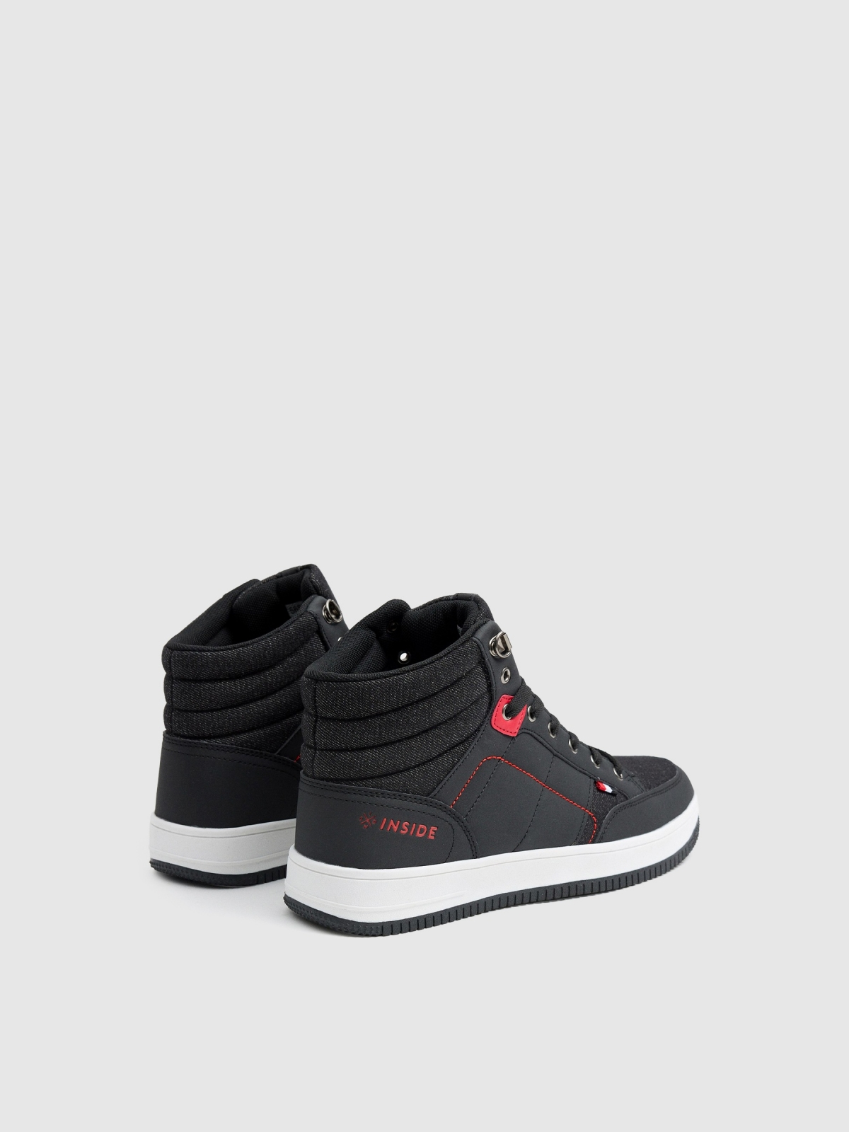 Bota deportiva denim combinada negro vista trasera 45º