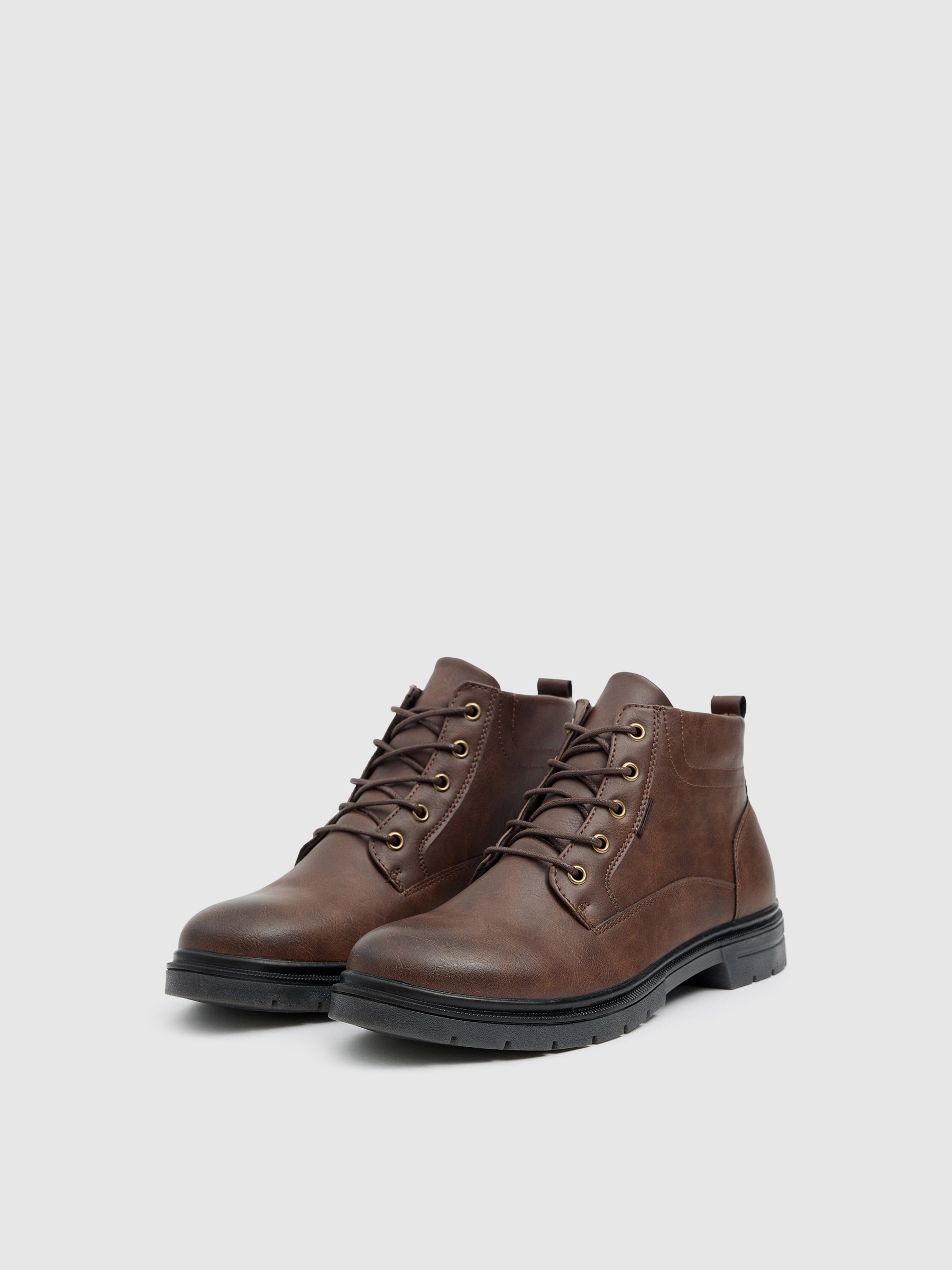 Brown faux leather boot with laces chocolate