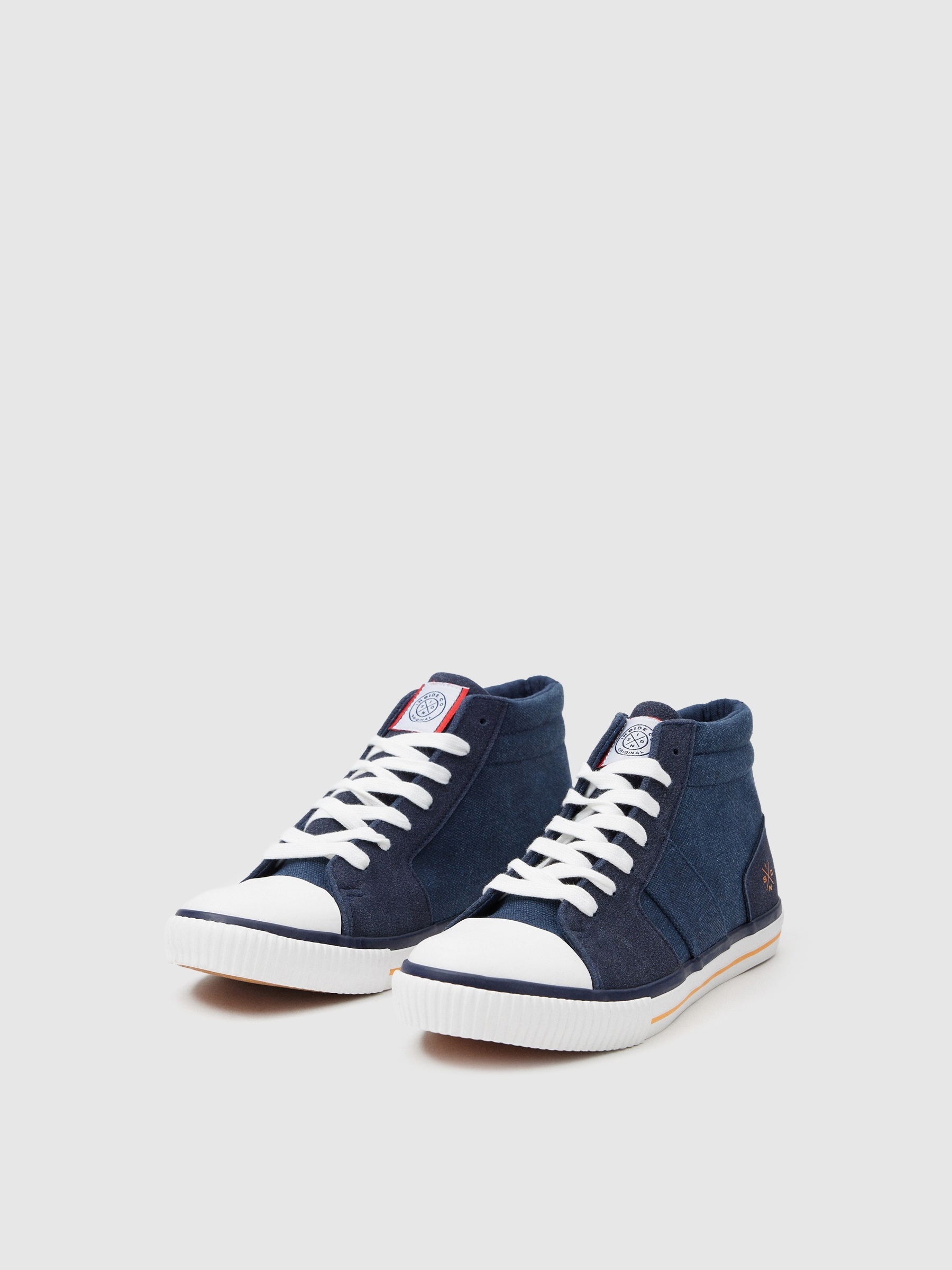 Canvas boot style sneaker