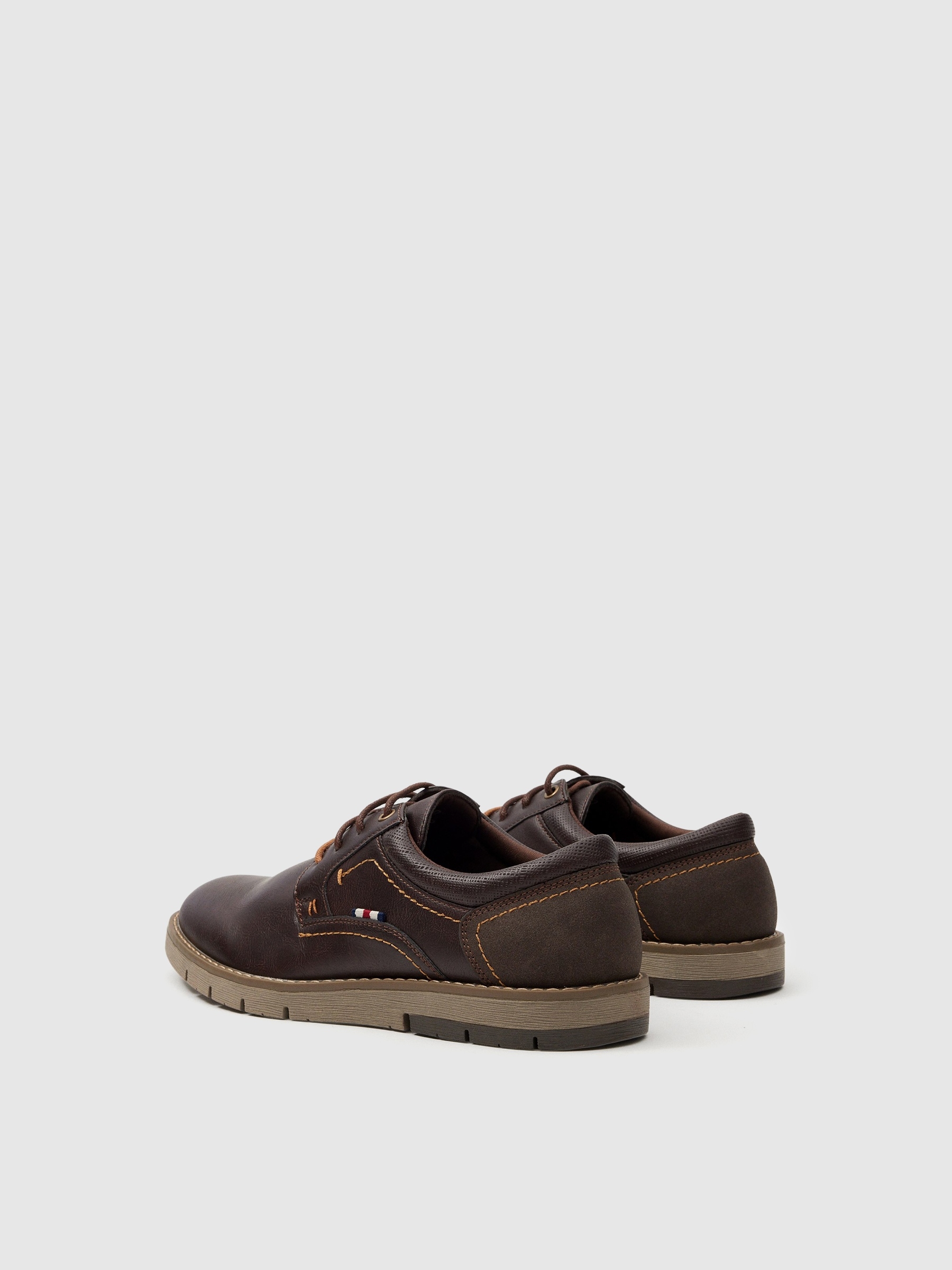 Classic leatherette shoe with laces brown