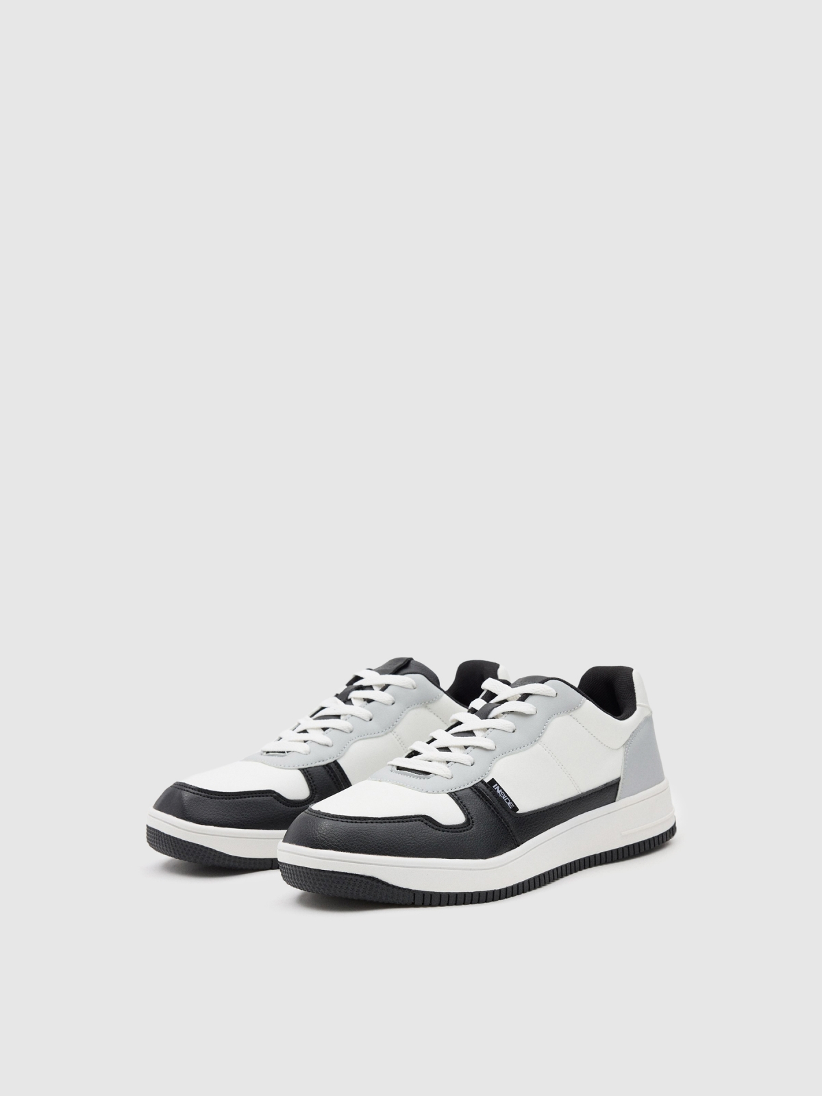 Zapatilla polipiel casual vista frontal 45º