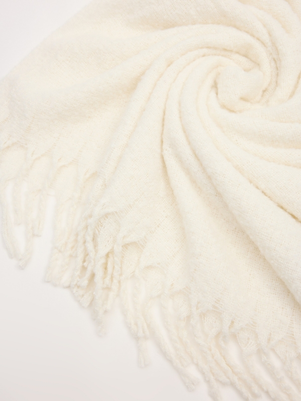 Bufanda flecos blanca beige vista doblada