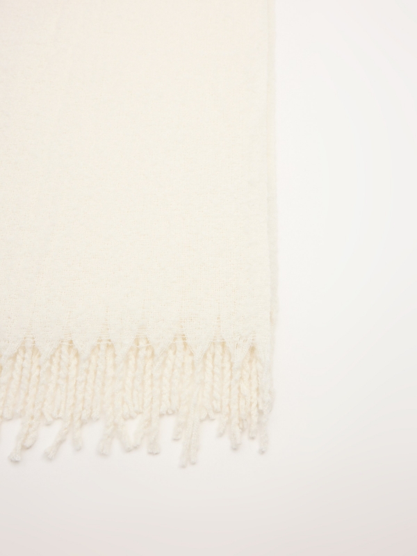Bufanda flecos blanca beige vista detalle