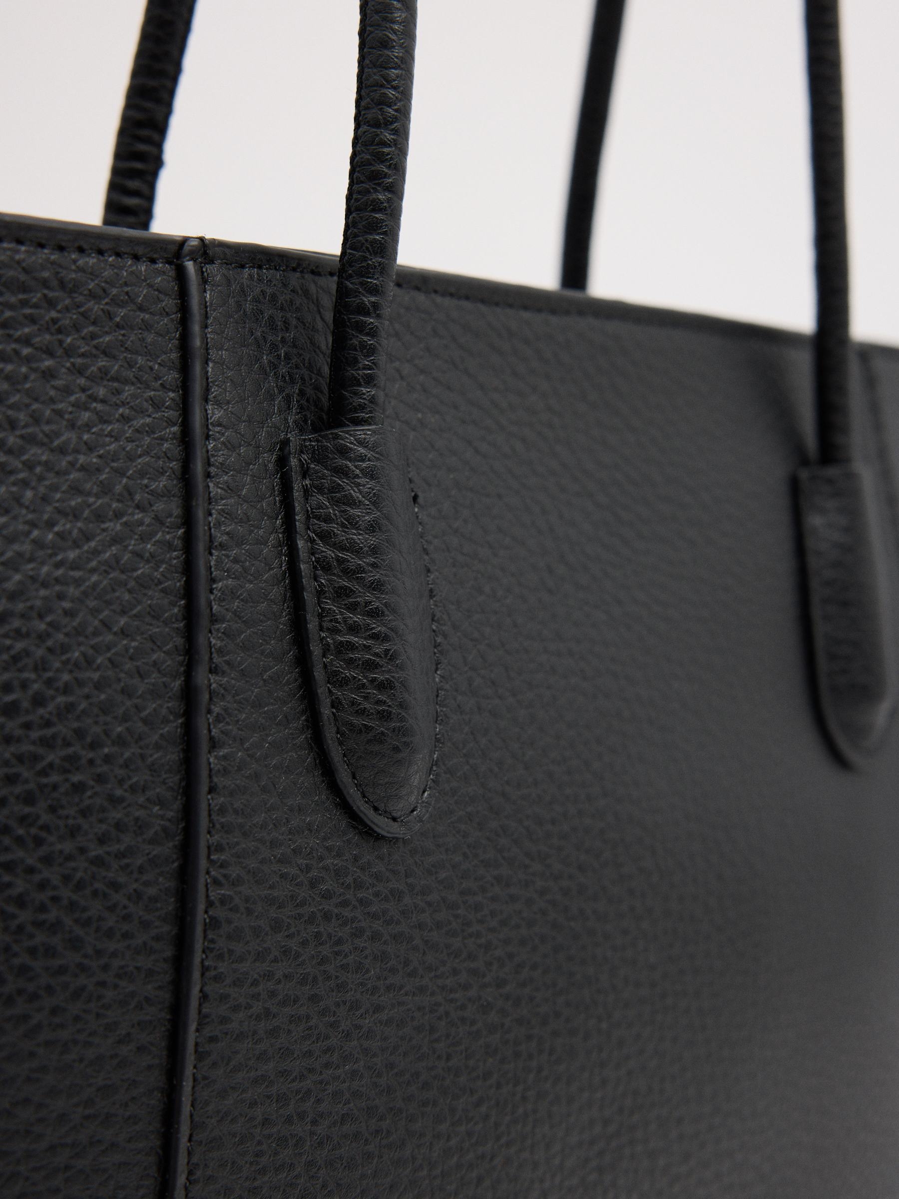 Bolso shopper efecto piel negro vista general frontal