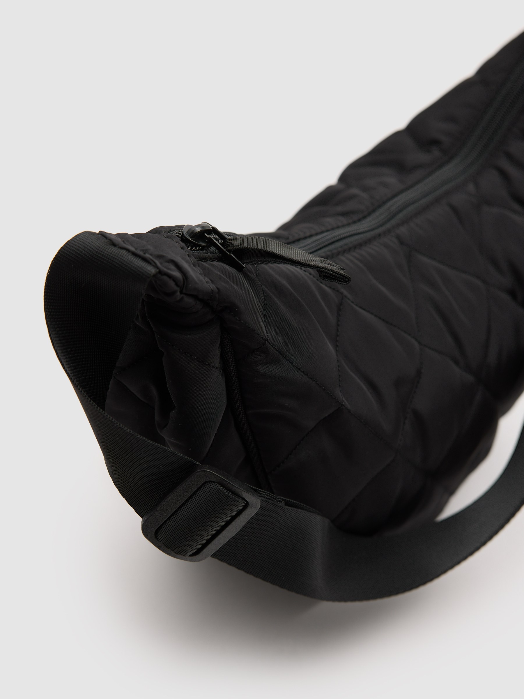 Bolso nylon acolchado negro vista general frontal