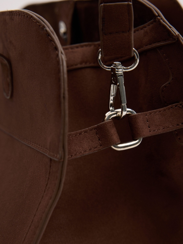 Bolso efecto piel marrón marrón vista detalle