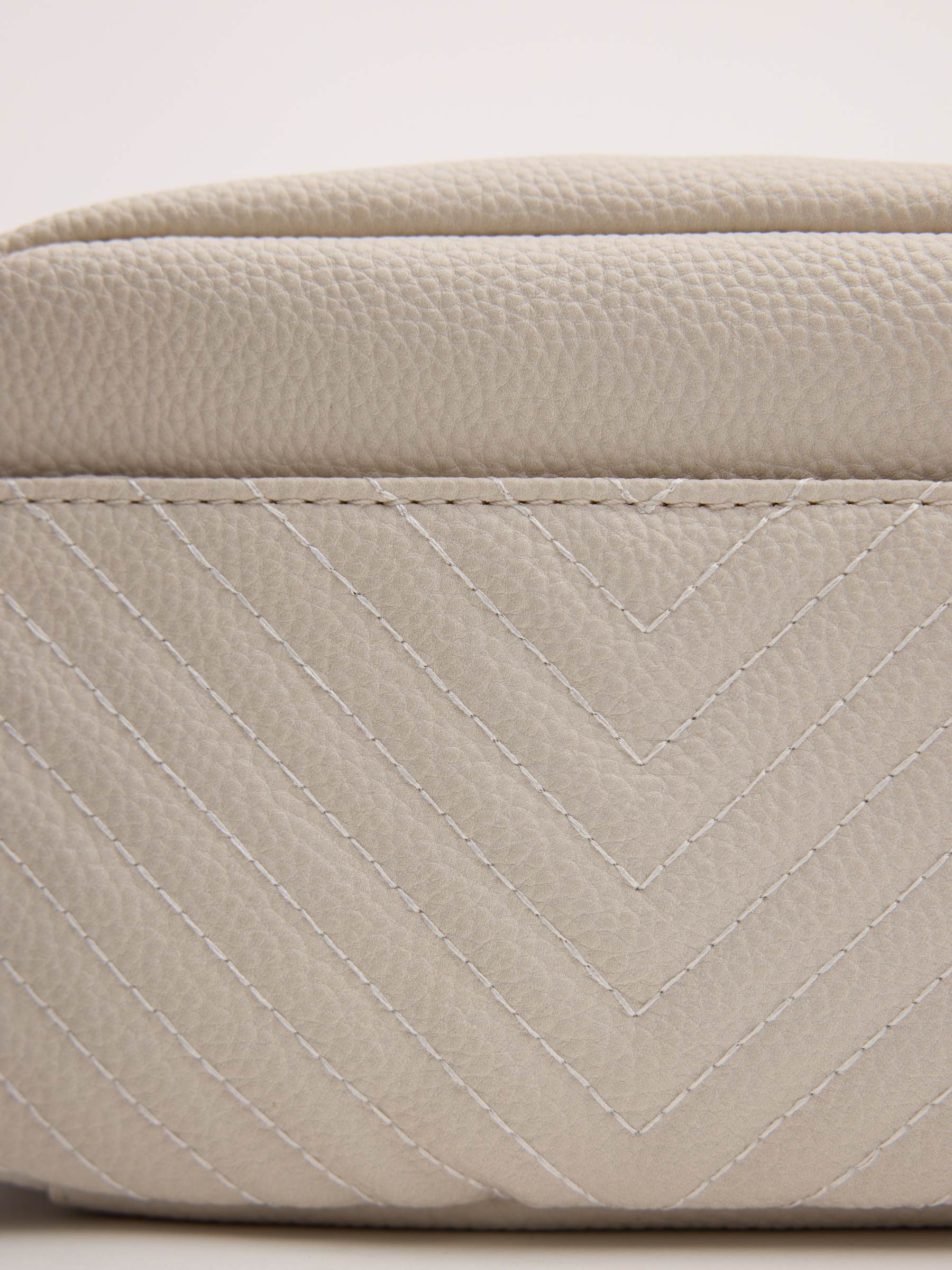 Bolso bandolera efecto piel blanco roto vista general frontal