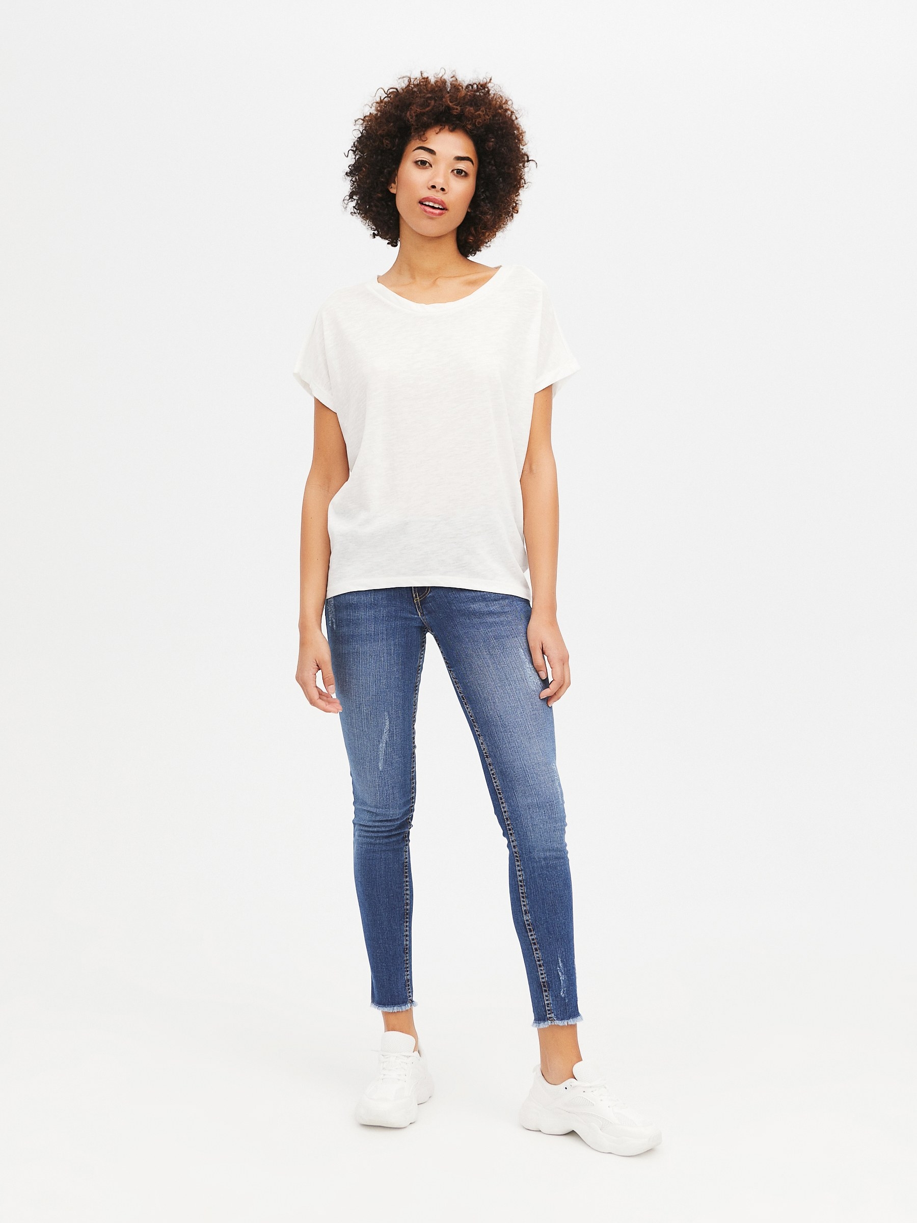 Asymmetric hem shirt off white middle front view
