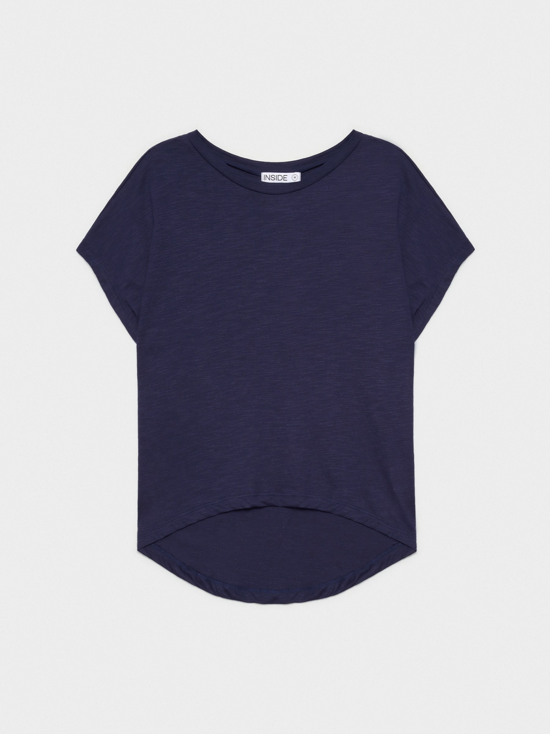 Camiseta com barra assimétrica azul marinho vista meia frontal
