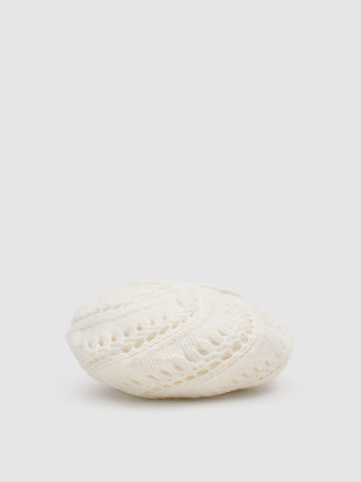 White knit beret white 45º front view