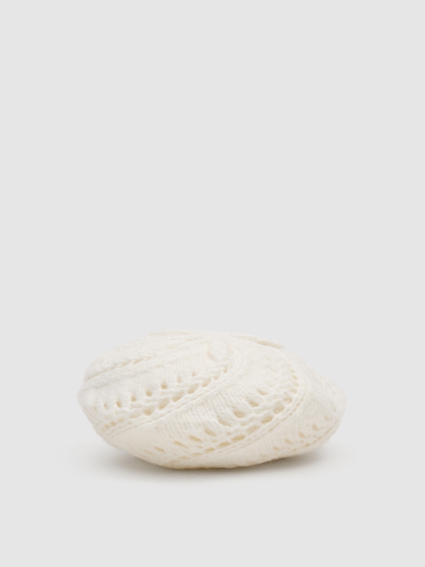 White knit beret white 45º front view