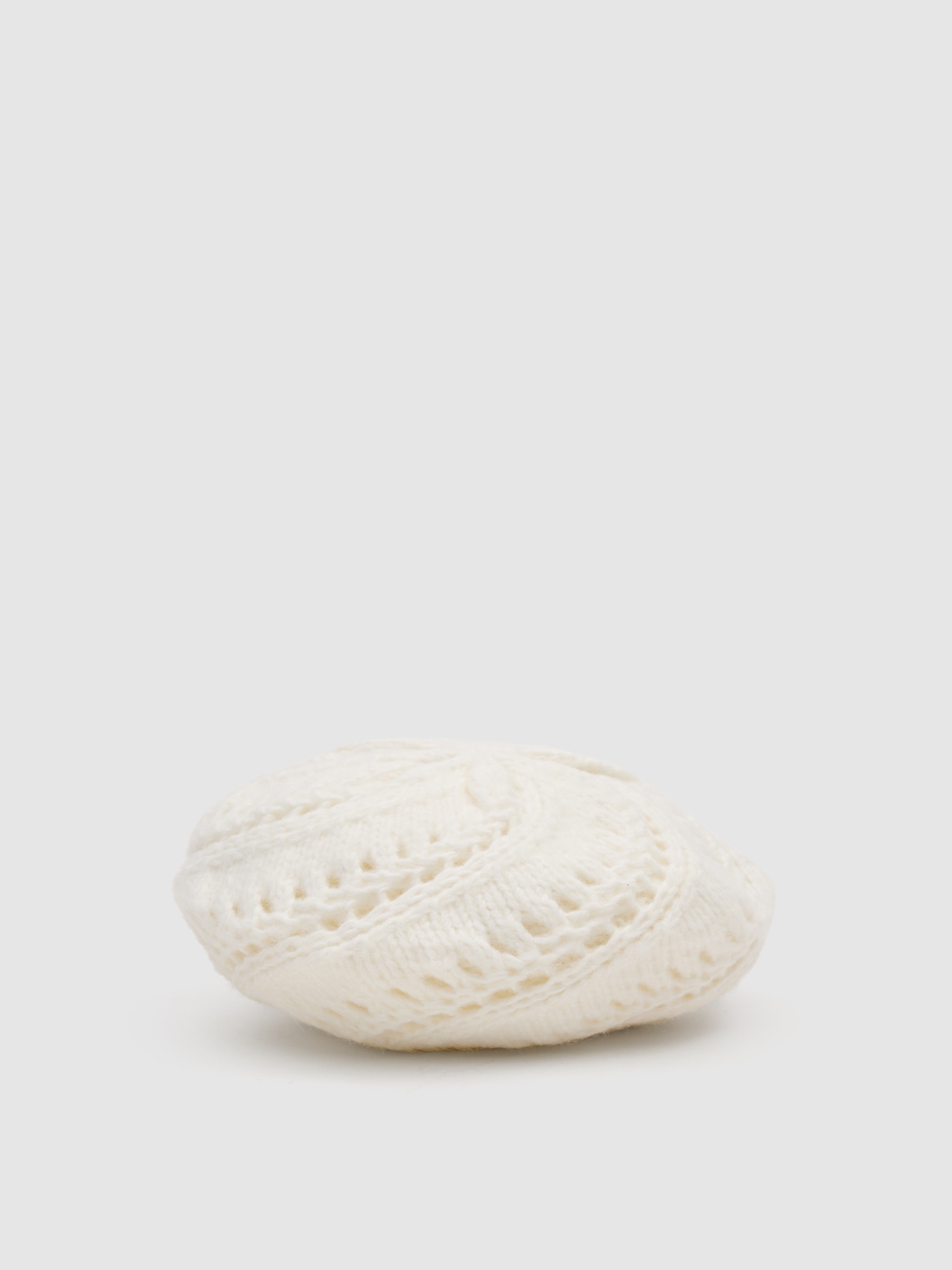 White knit beret white 45º front view