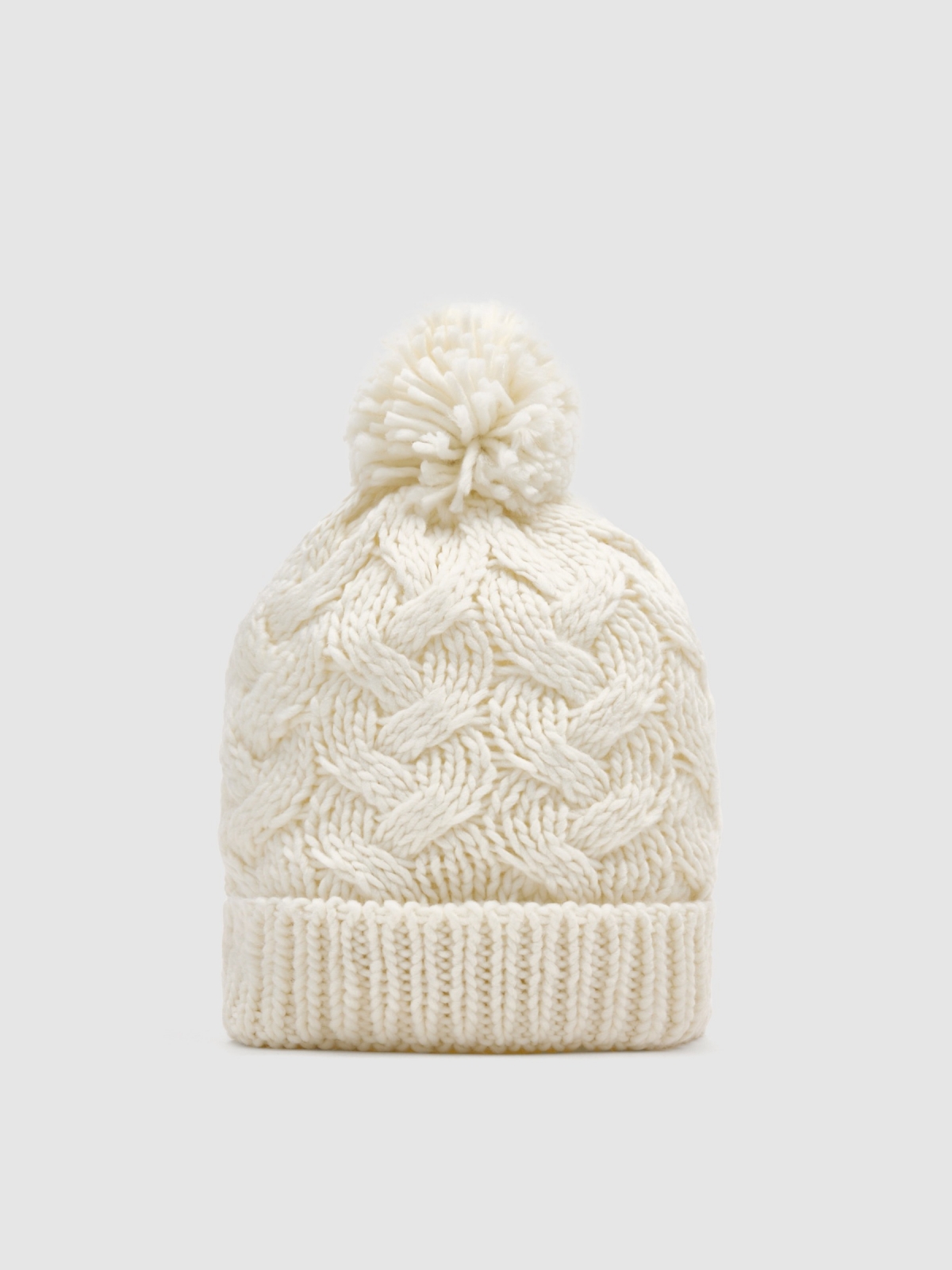 Gorro trançado pompom branco vista lateral frontal 45º