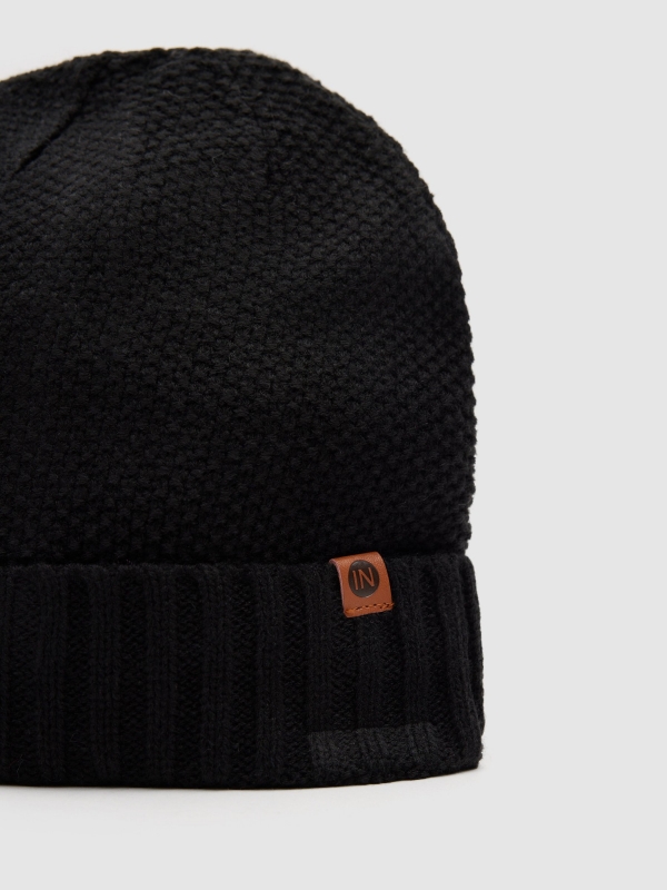 Gorro de tricô forro polar preto vista lateral traseira 45º
