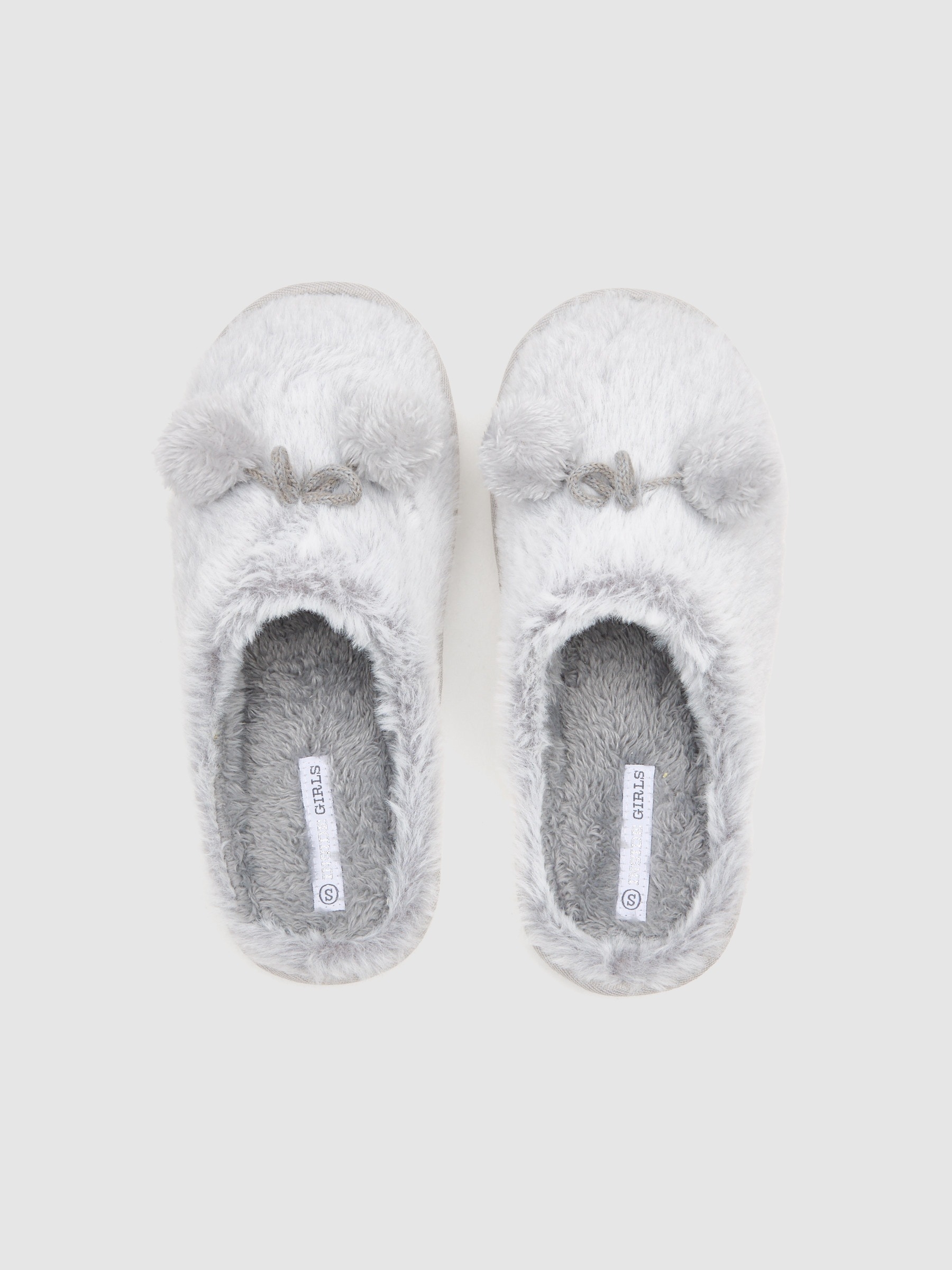 Pantufas de casa pompom off white vista geral frontal