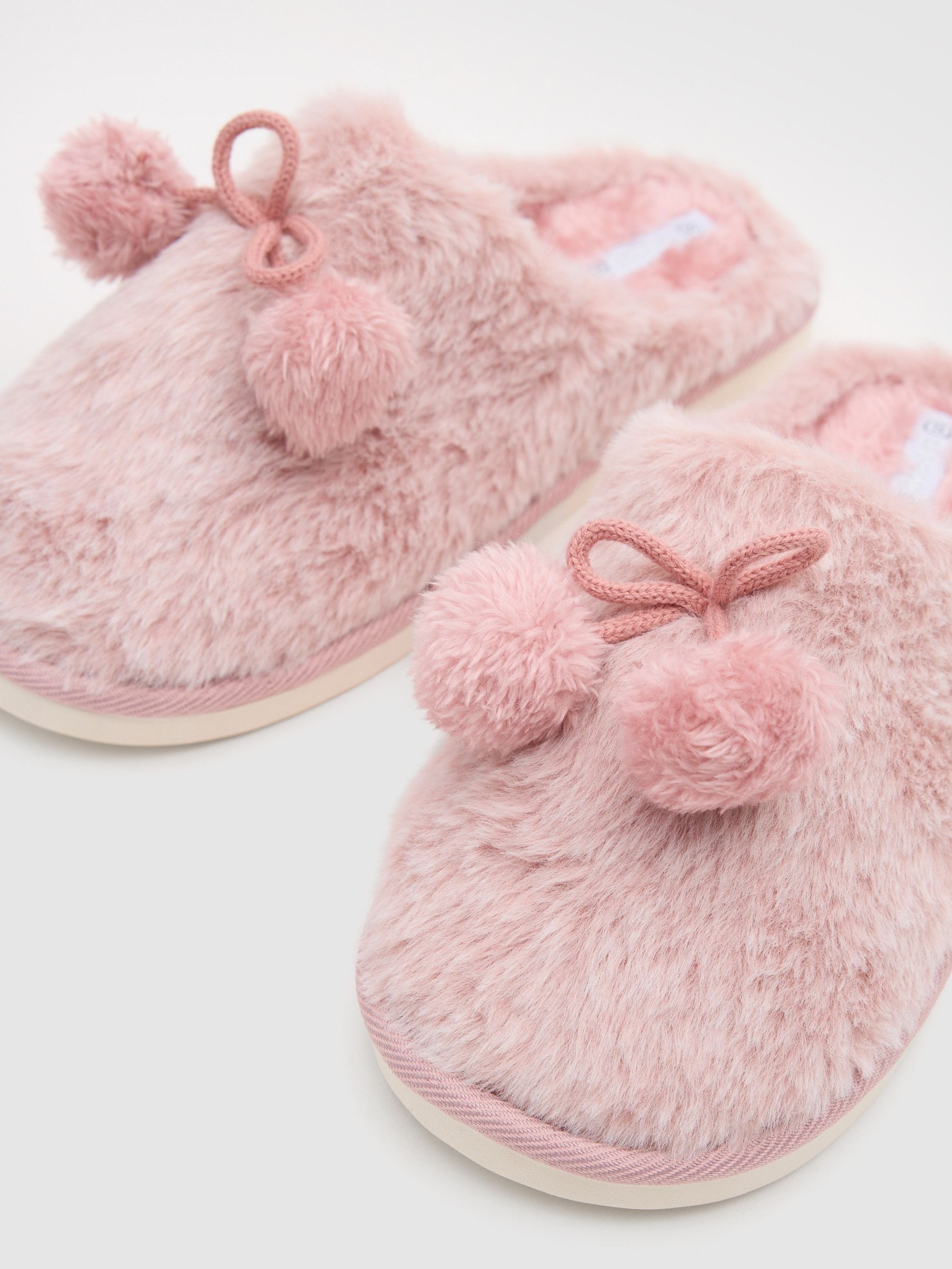 Zapatillas de casa pompón rosa claro vista general frontal